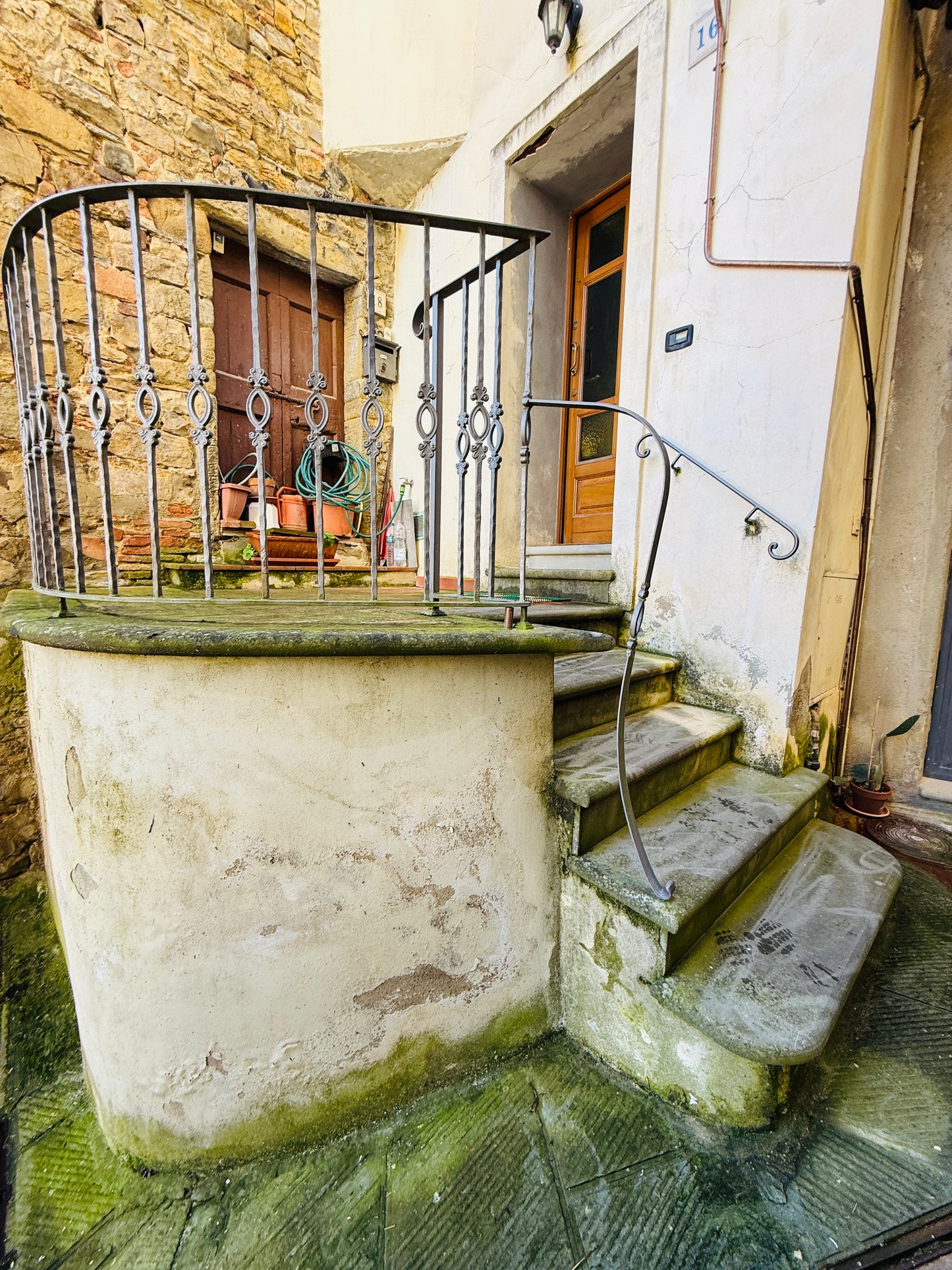 Typical Tuscan apartment ready to move into