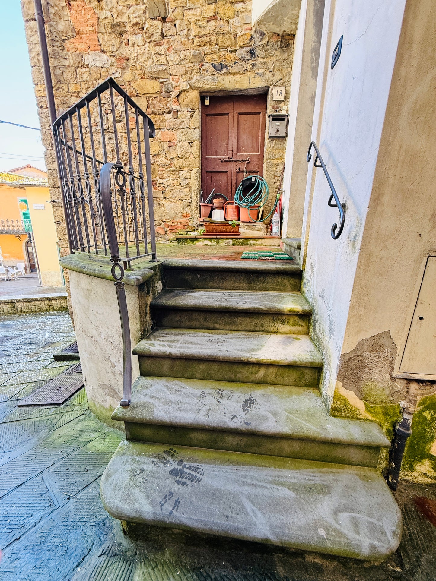 Typical Tuscan apartment ready to move into