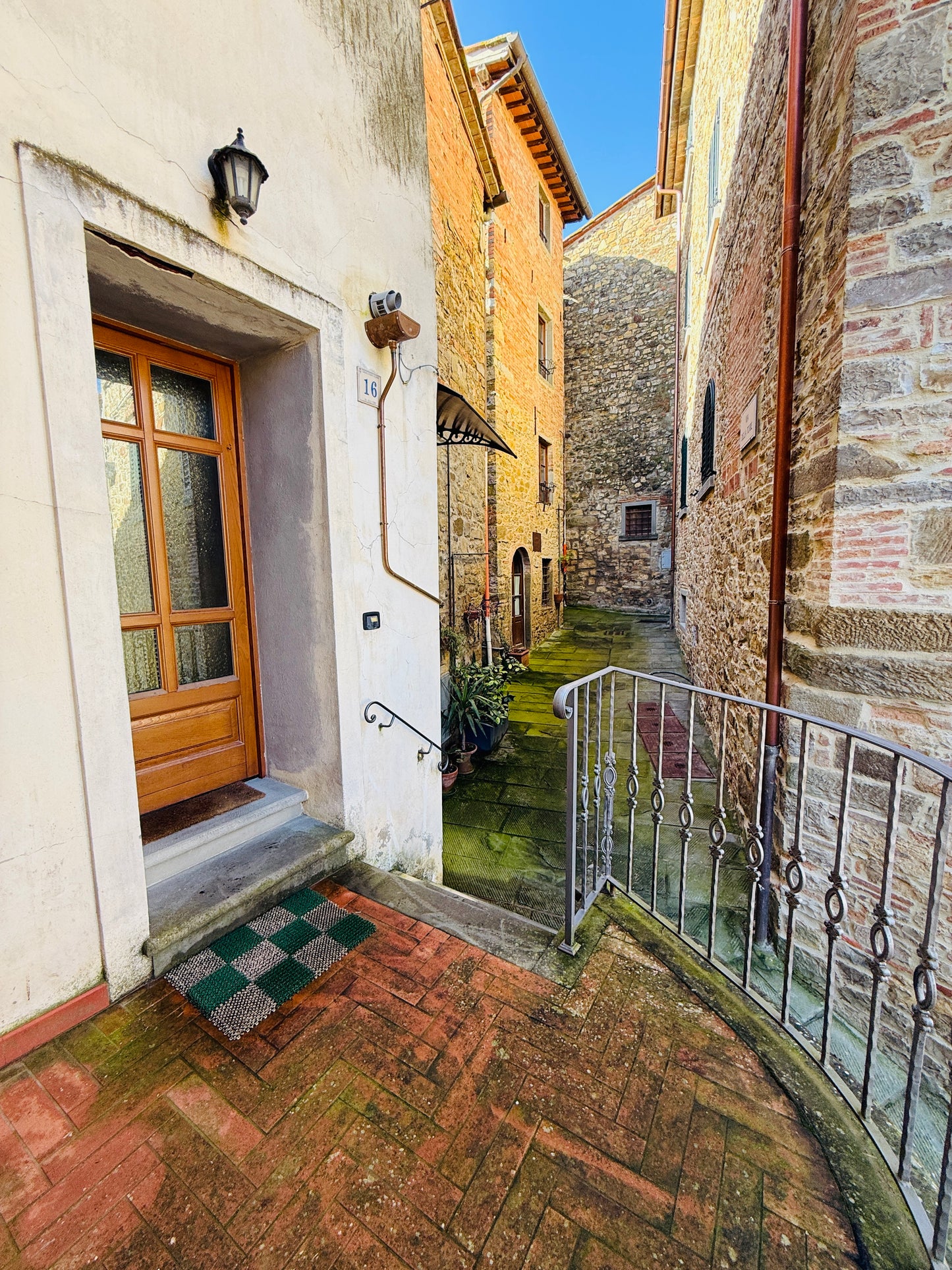 Typical Tuscan apartment ready to move into
