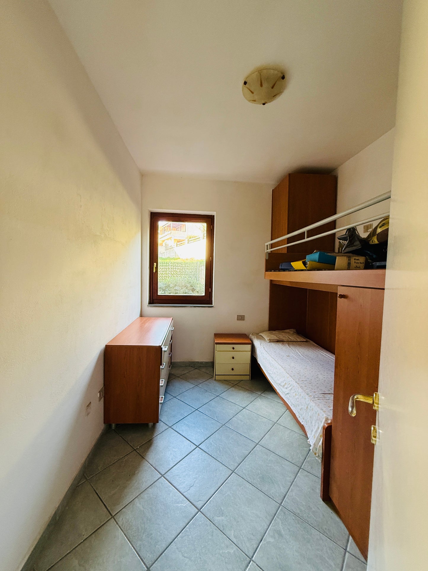 Ground-floor apartment with garden, 200 meters from the sea.