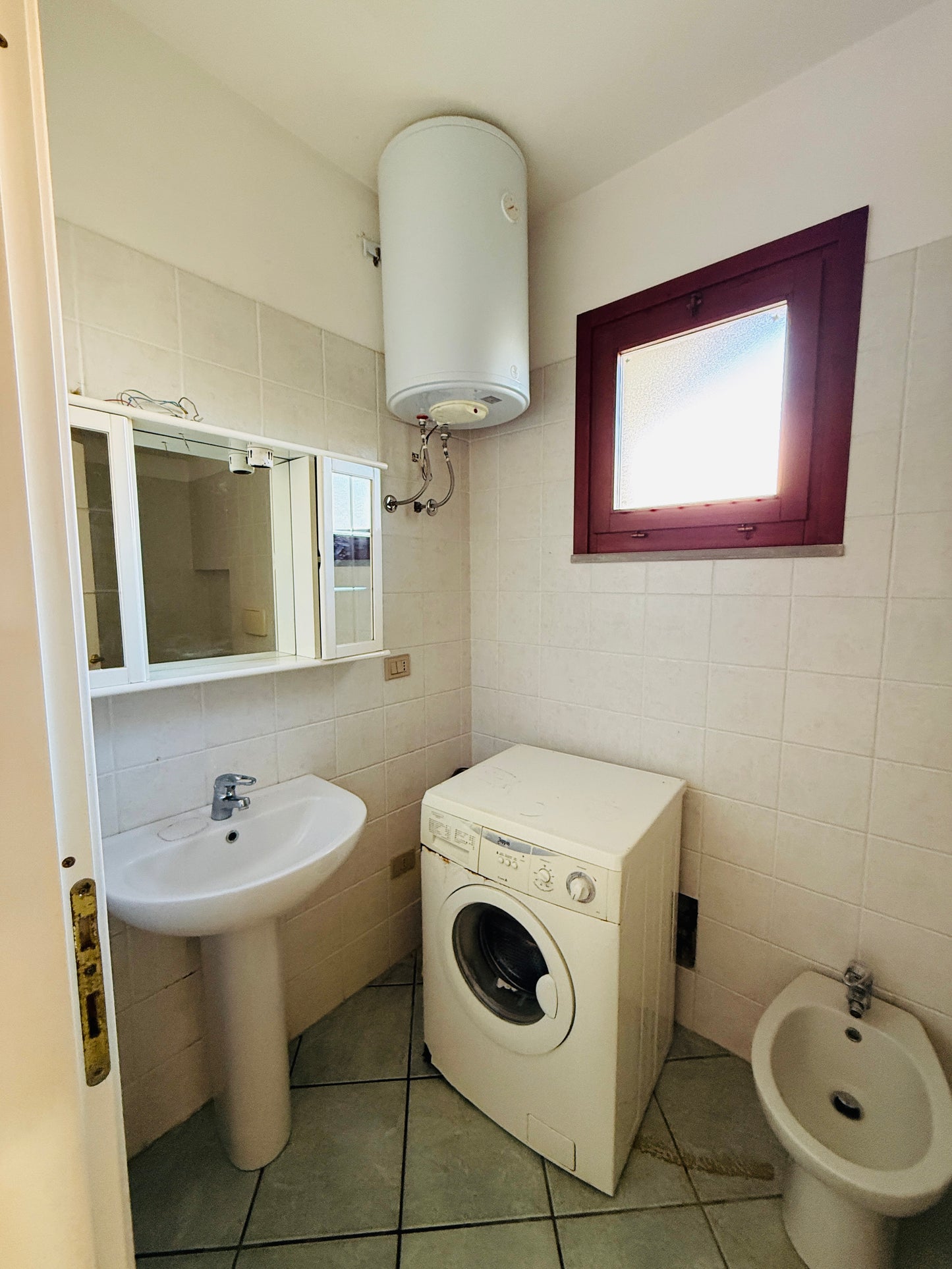 Ground-floor apartment with garden, 200 meters from the sea.