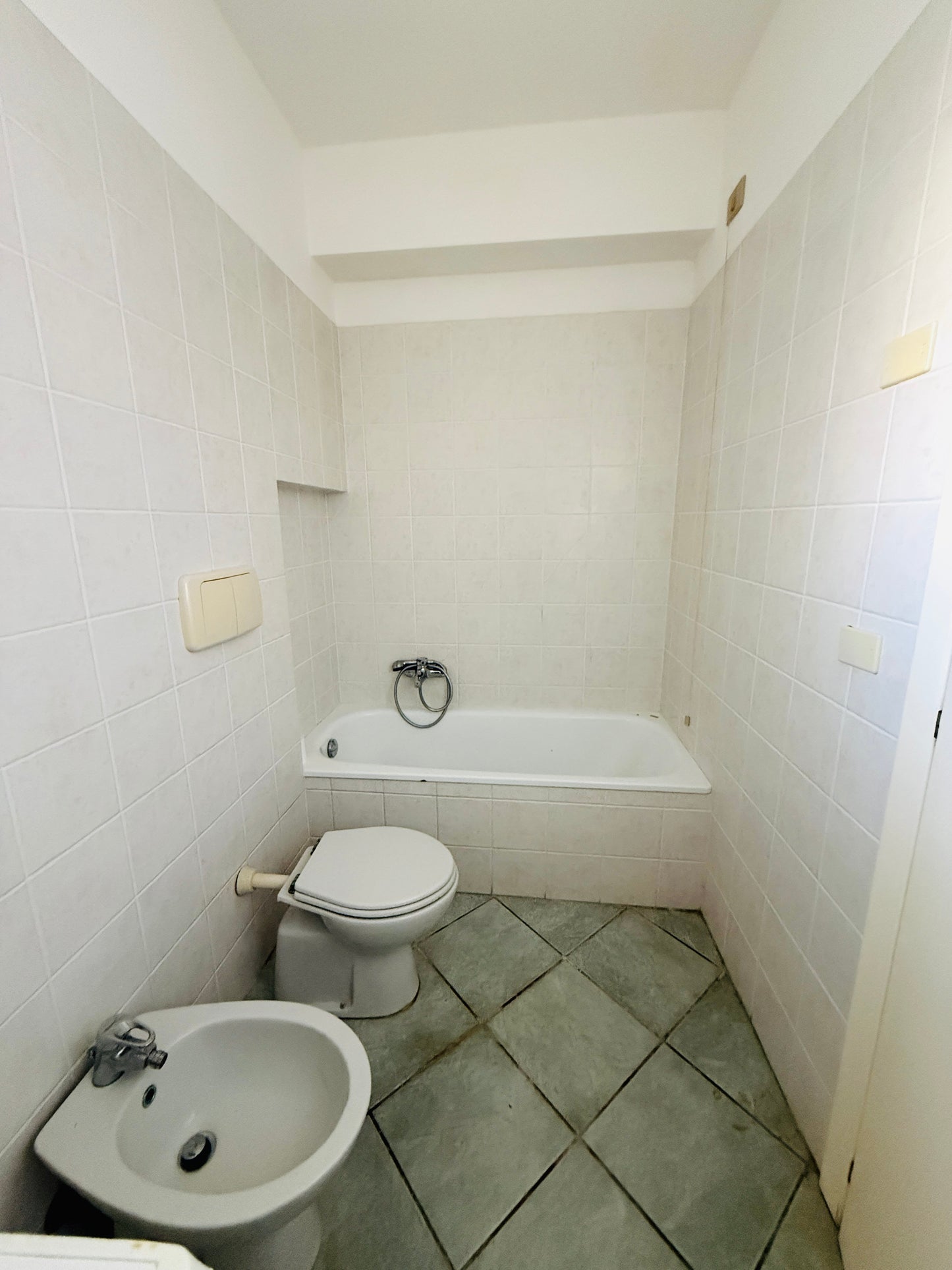 Ground-floor apartment with garden, 200 meters from the sea.