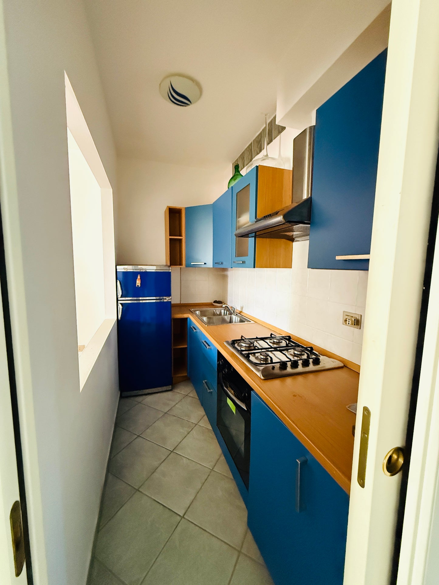 Ground-floor apartment with garden, 200 meters from the sea.