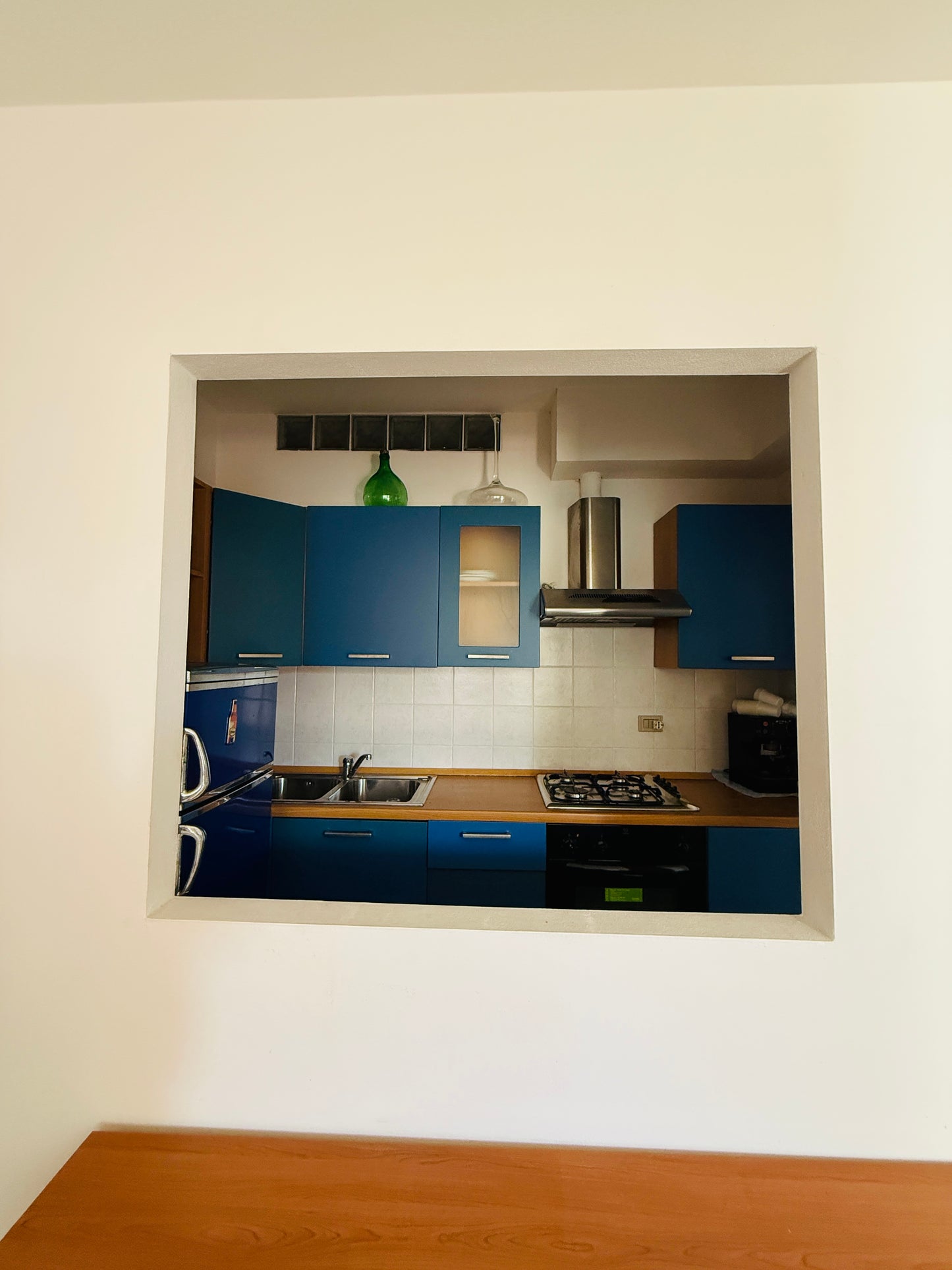 Ground-floor apartment with garden, 200 meters from the sea.