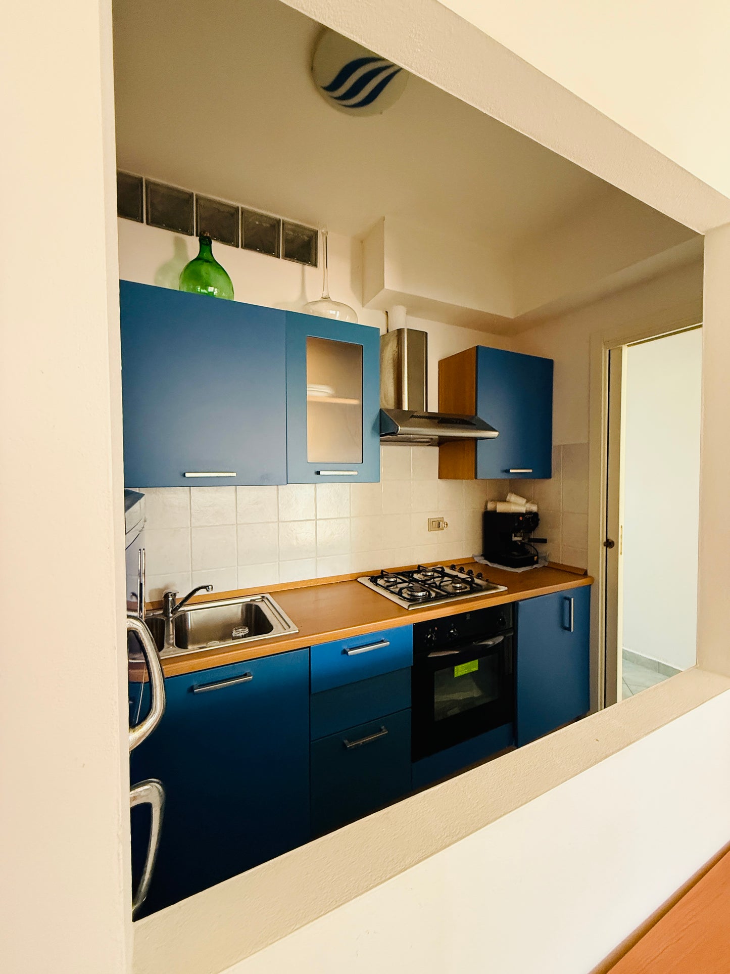 Ground-floor apartment with garden, 200 meters from the sea.