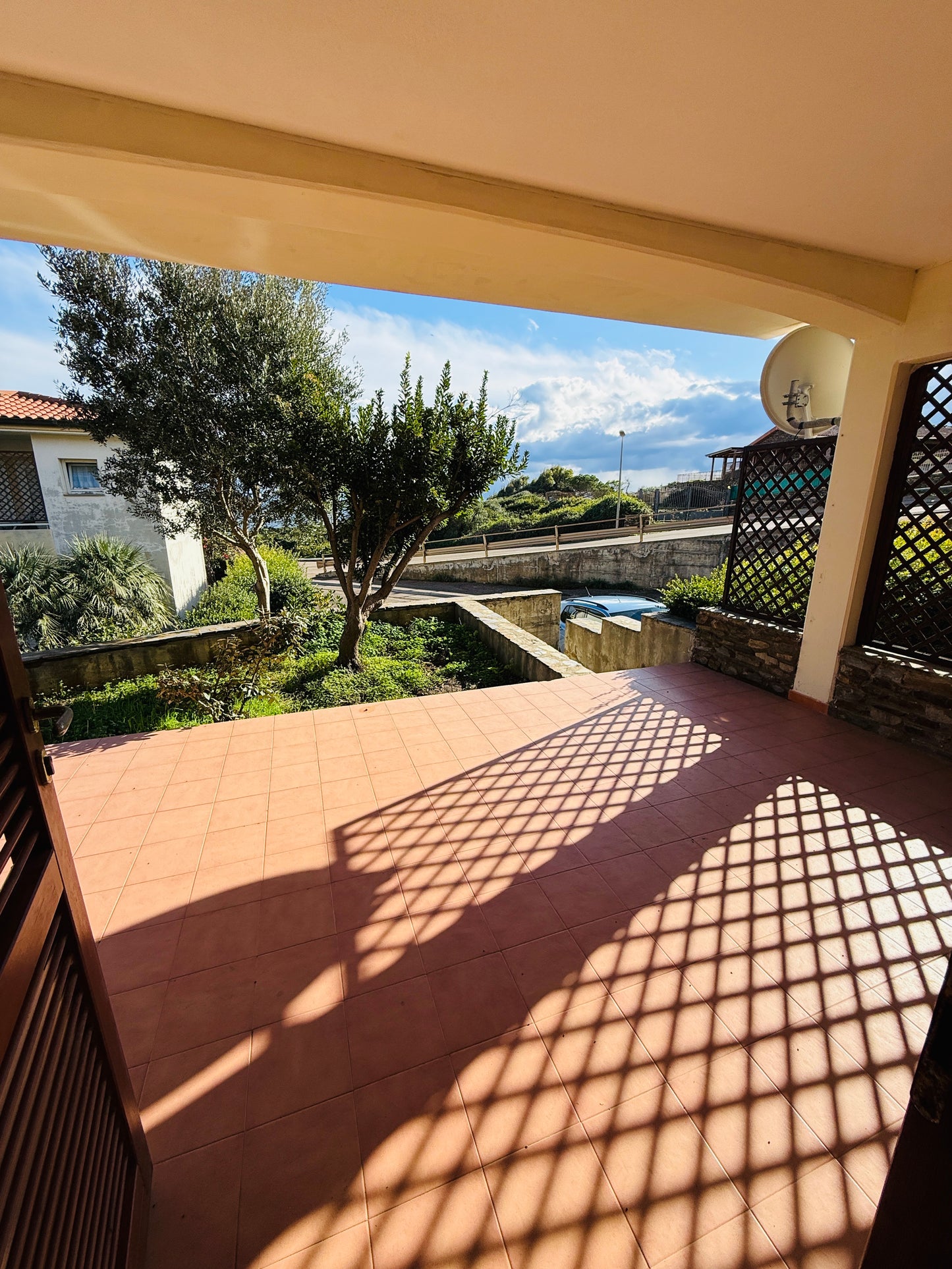 Ground-floor apartment with garden, 200 meters from the sea.