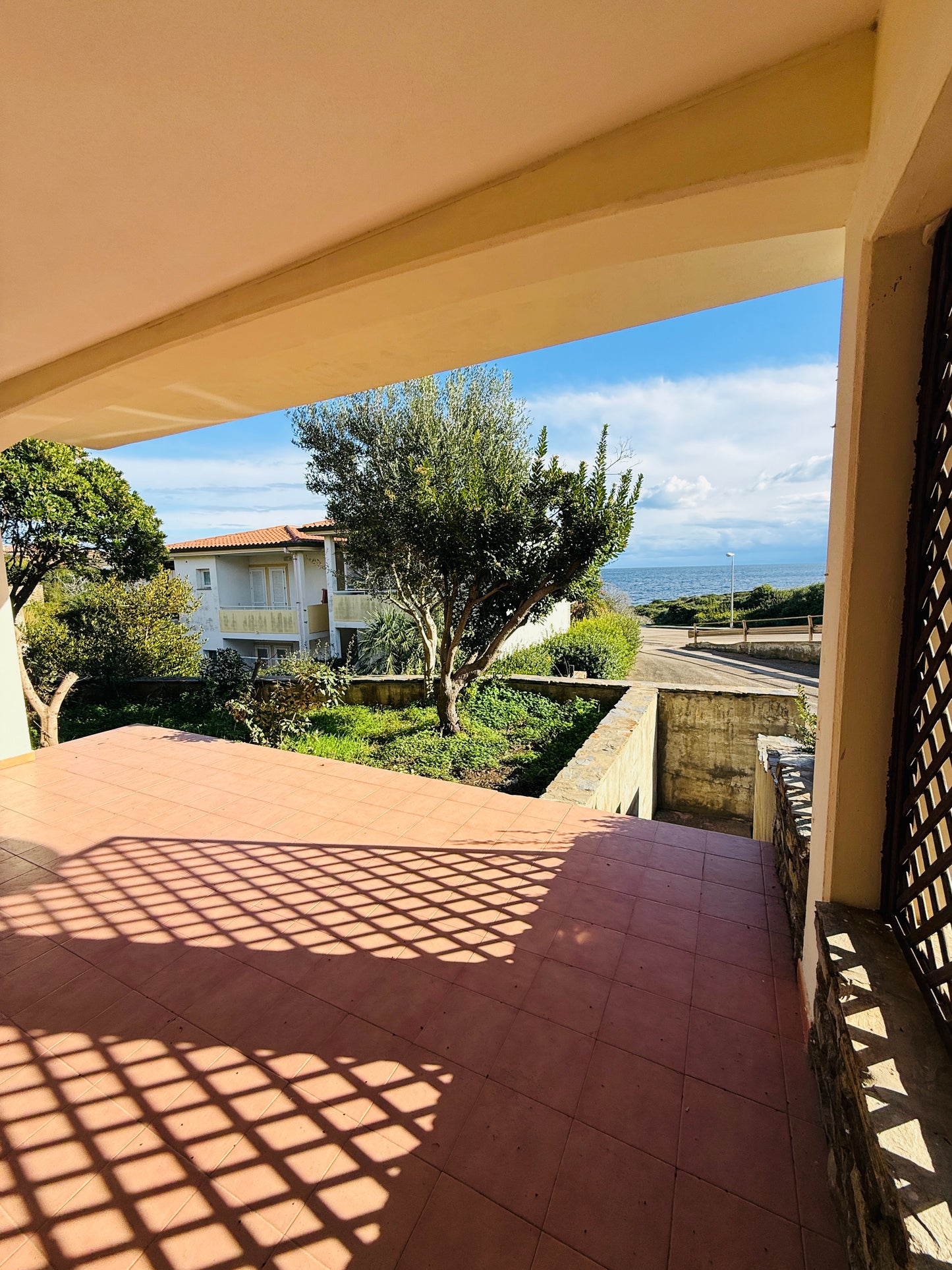 Ground-floor apartment with garden, 200 meters from the sea.
