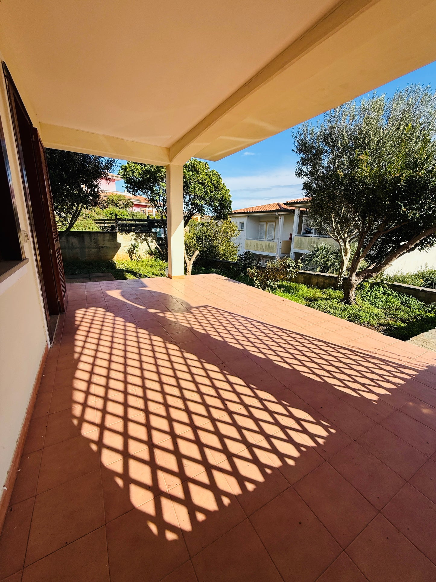 Ground-floor apartment with garden, 200 meters from the sea.