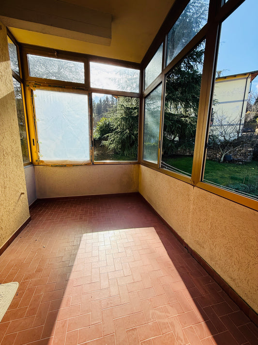 Apartment in a residential area with three bedrooms and two bathrooms