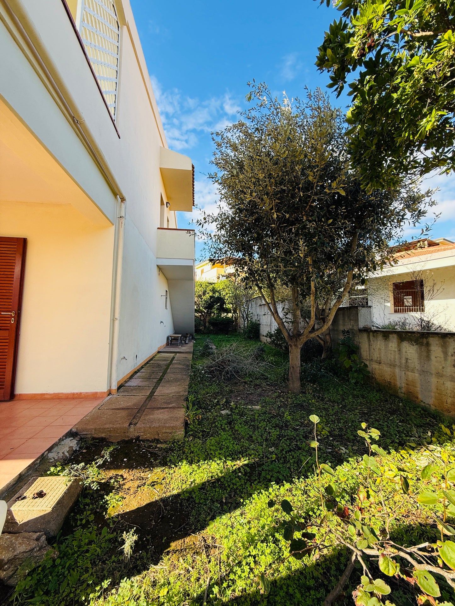 Ground-floor apartment with garden, 200 meters from the sea.