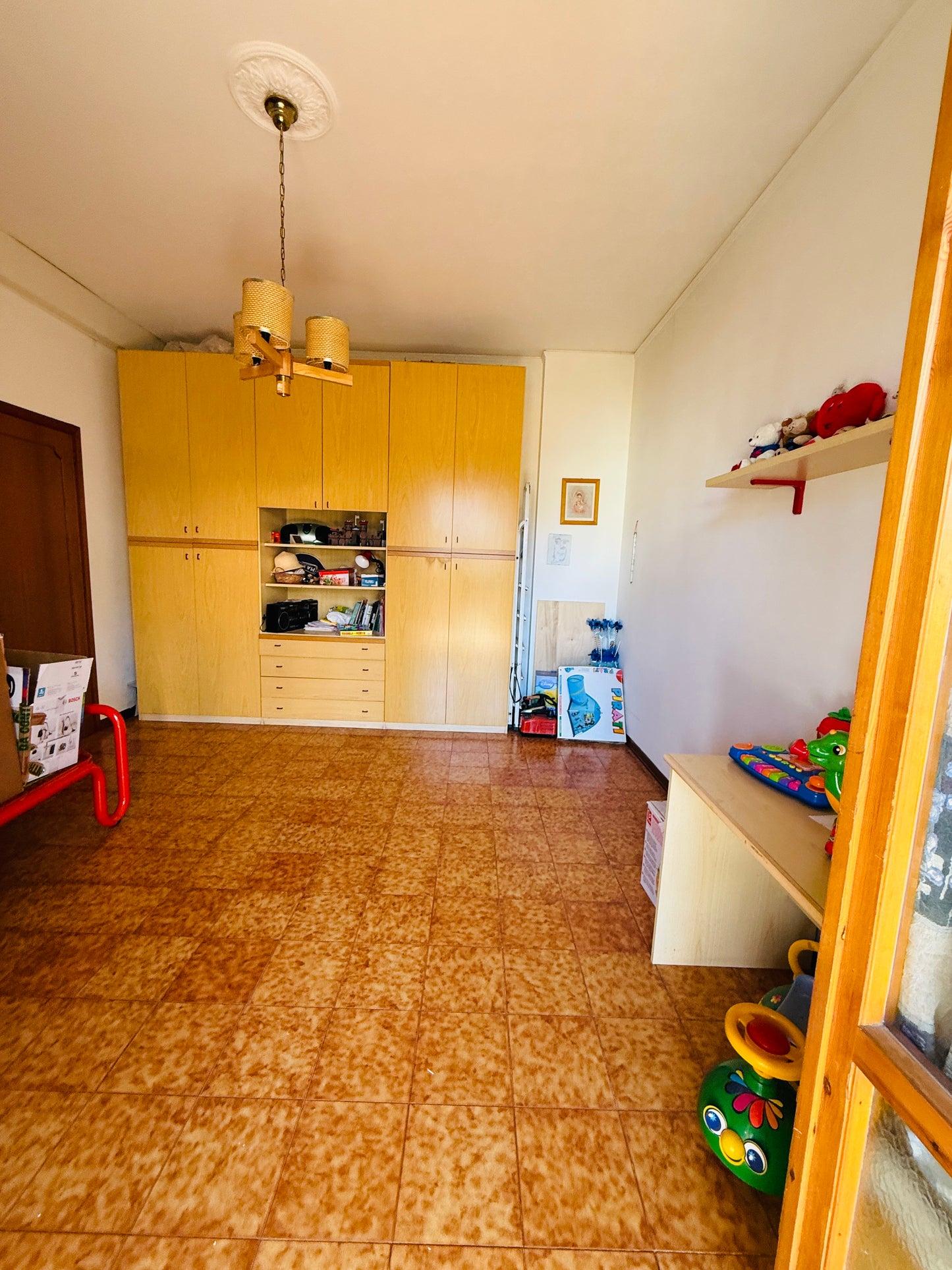 Apartment in a residential area with three bedrooms and two bathrooms