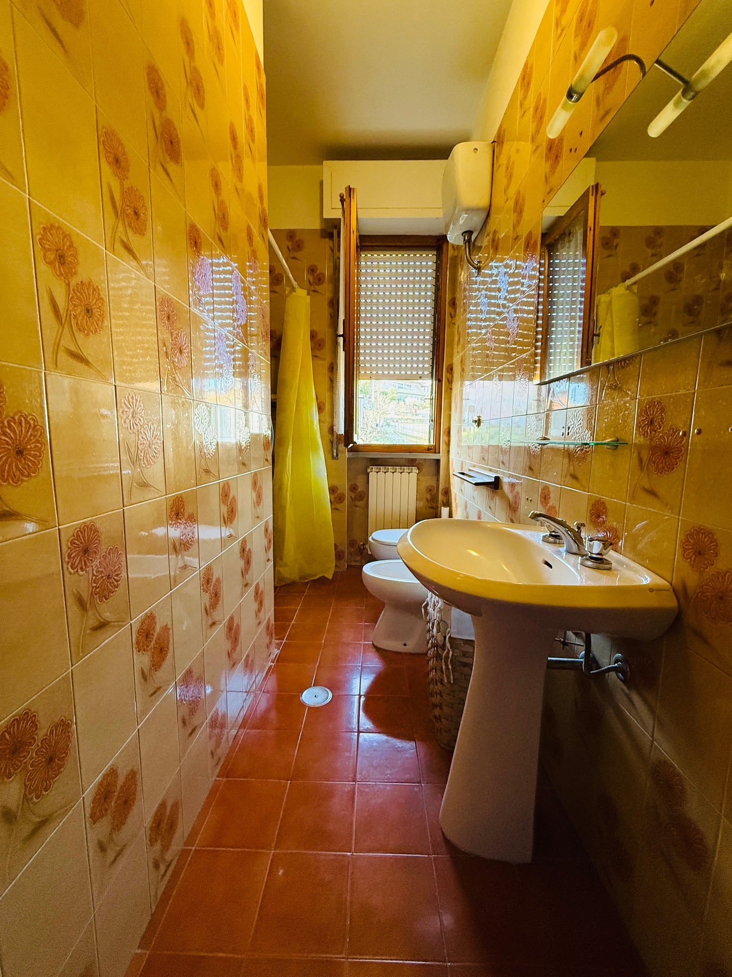 Apartment in a residential area with three bedrooms and two bathrooms