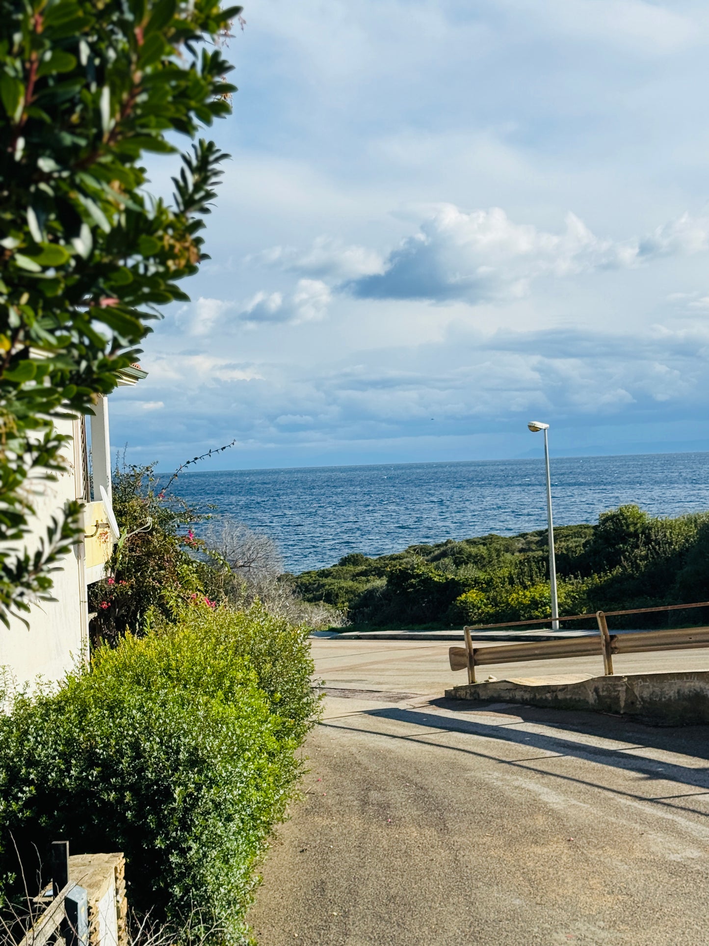 Ground-floor apartment with garden, 200 meters from the sea.