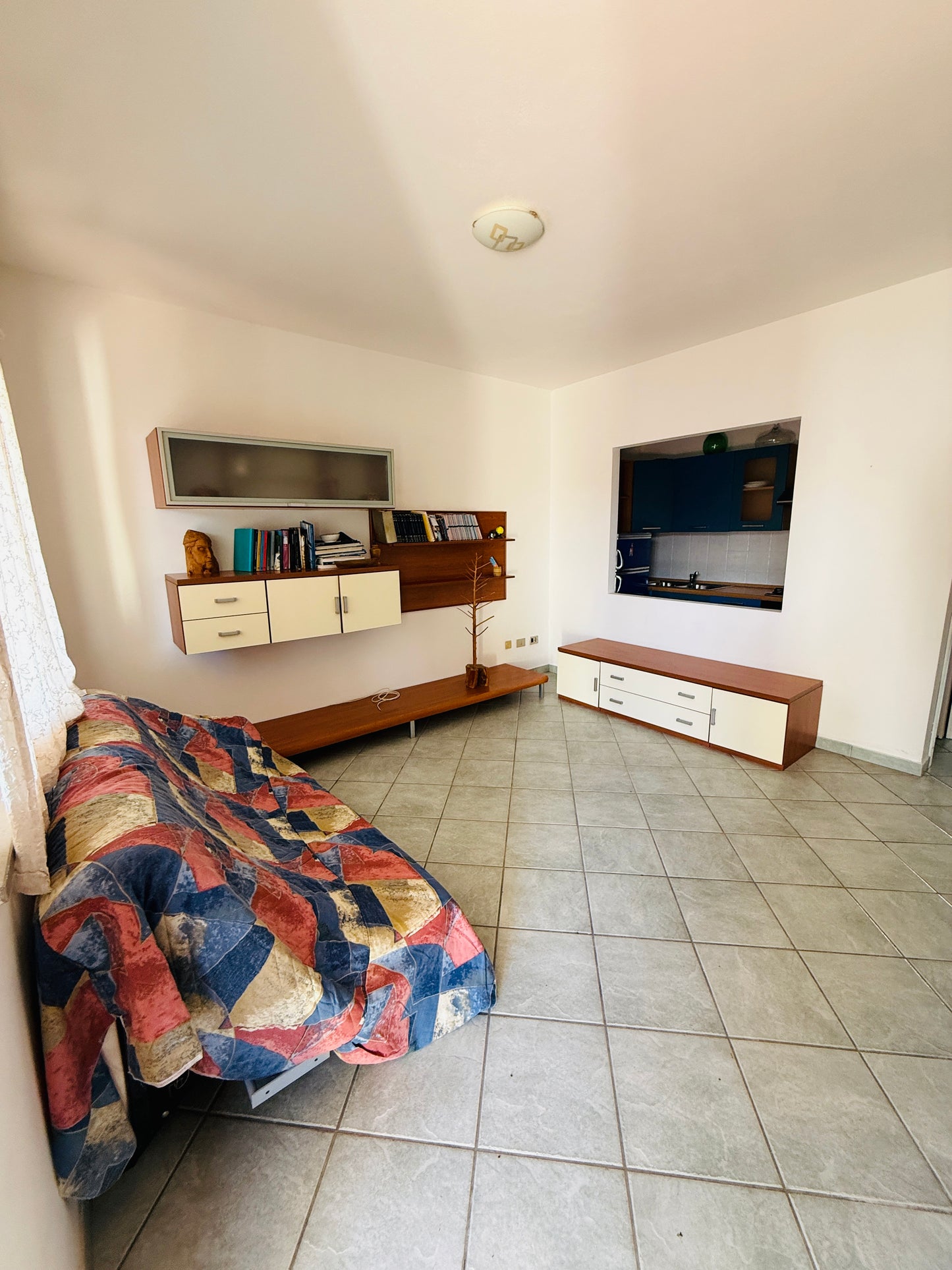 Ground-floor apartment with garden, 200 meters from the sea.