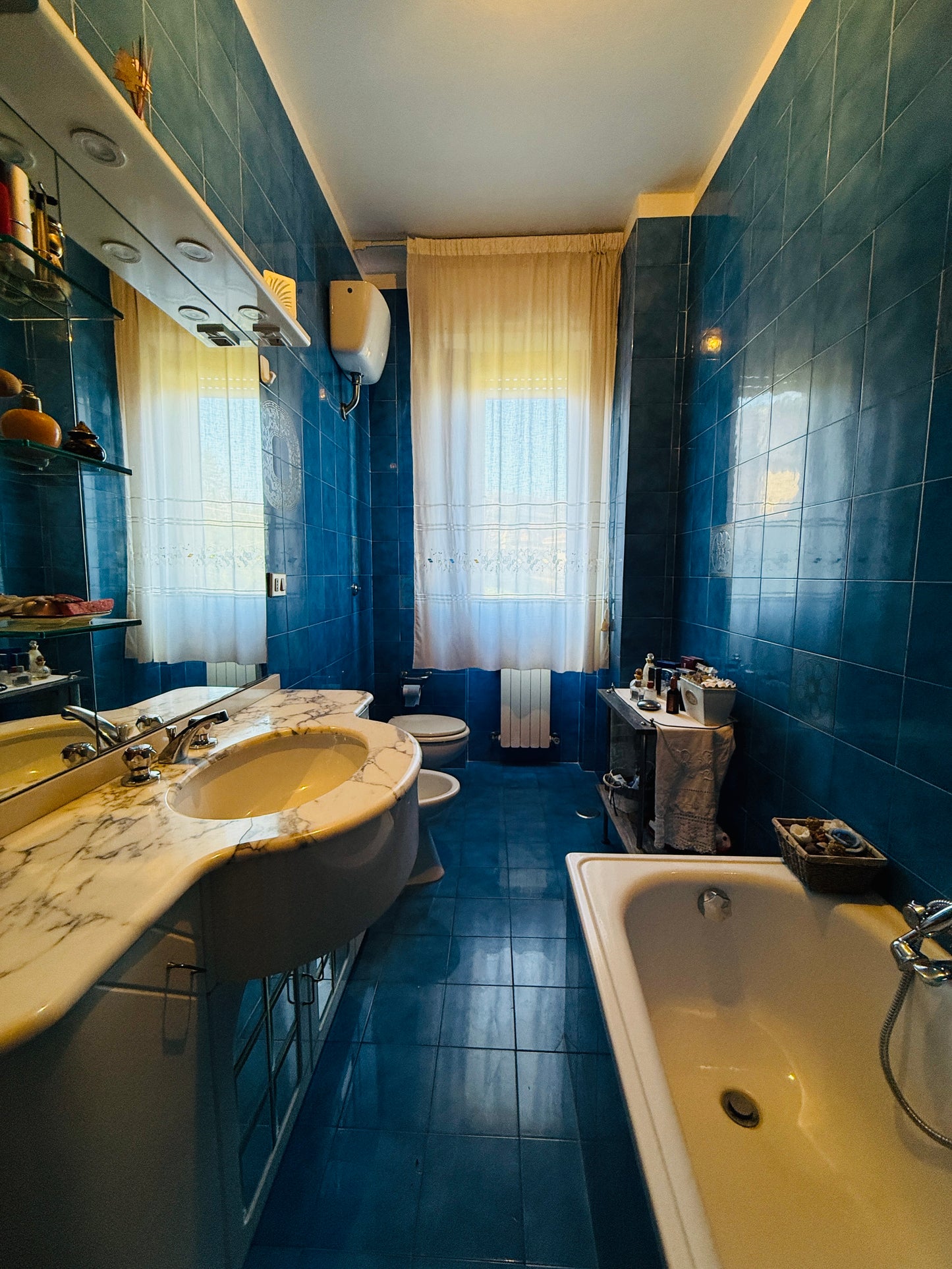 Apartment in a residential area with three bedrooms and two bathrooms