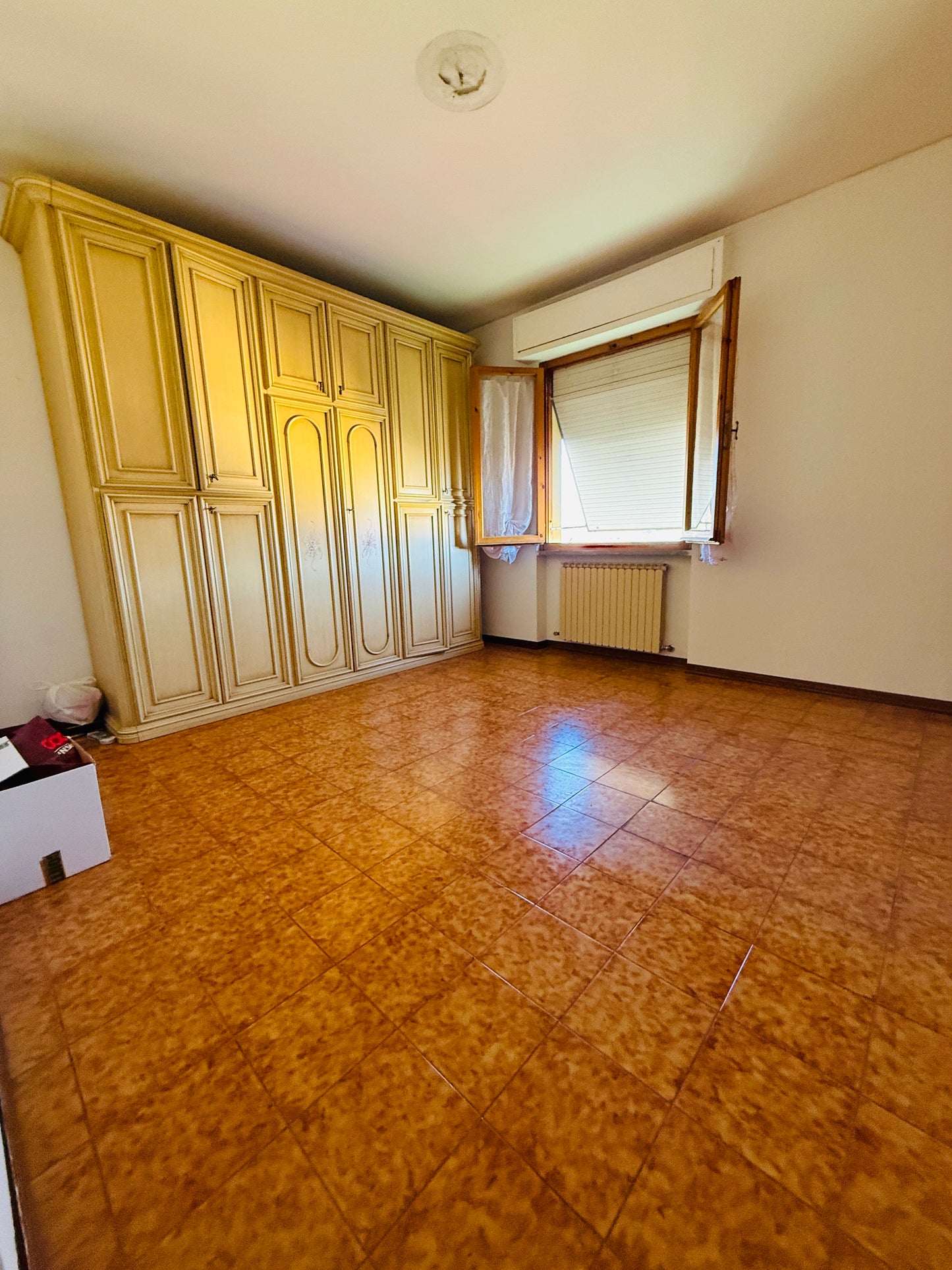 Apartment in a residential area with three bedrooms and two bathrooms