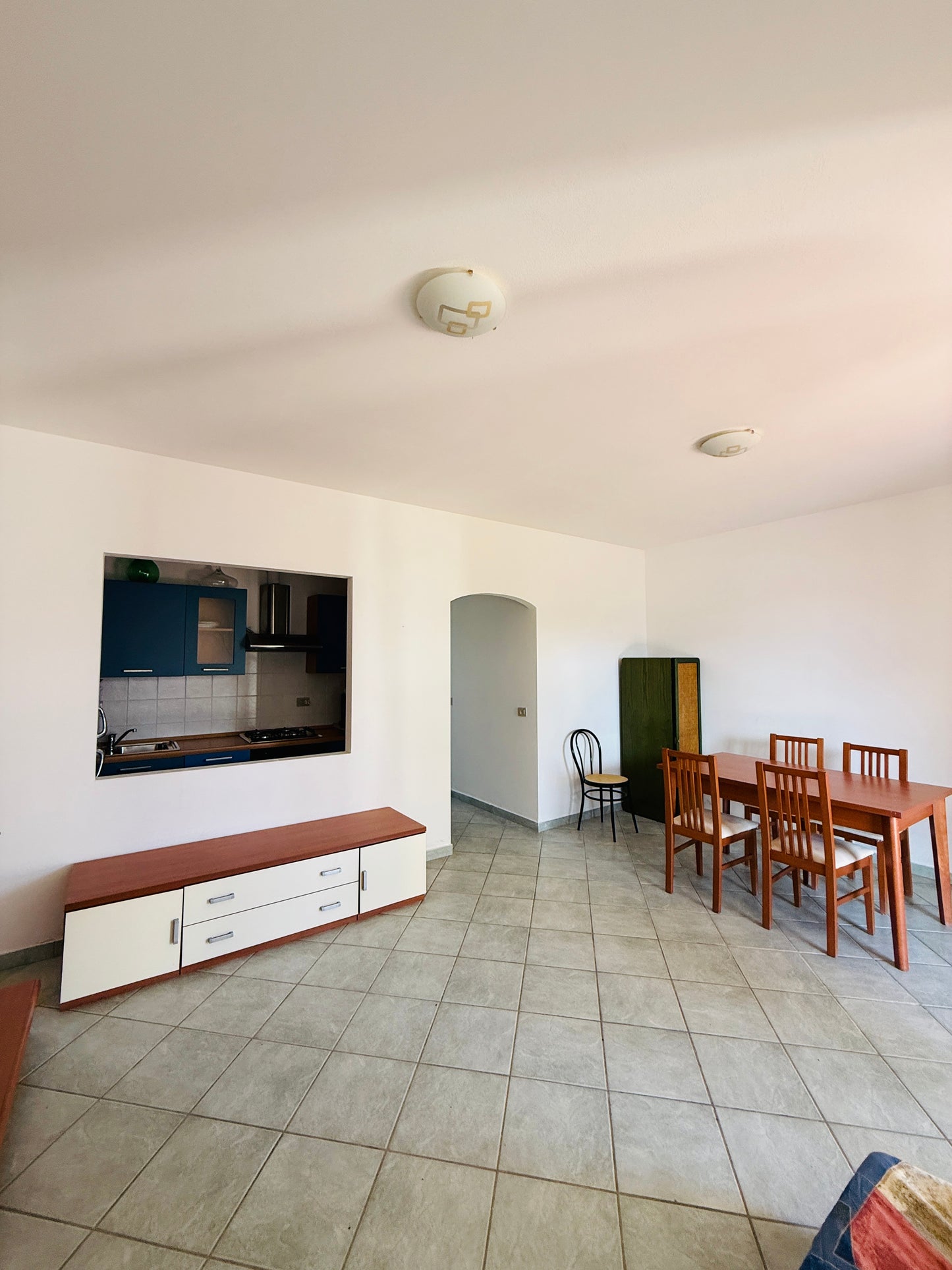 Ground-floor apartment with garden, 200 meters from the sea.