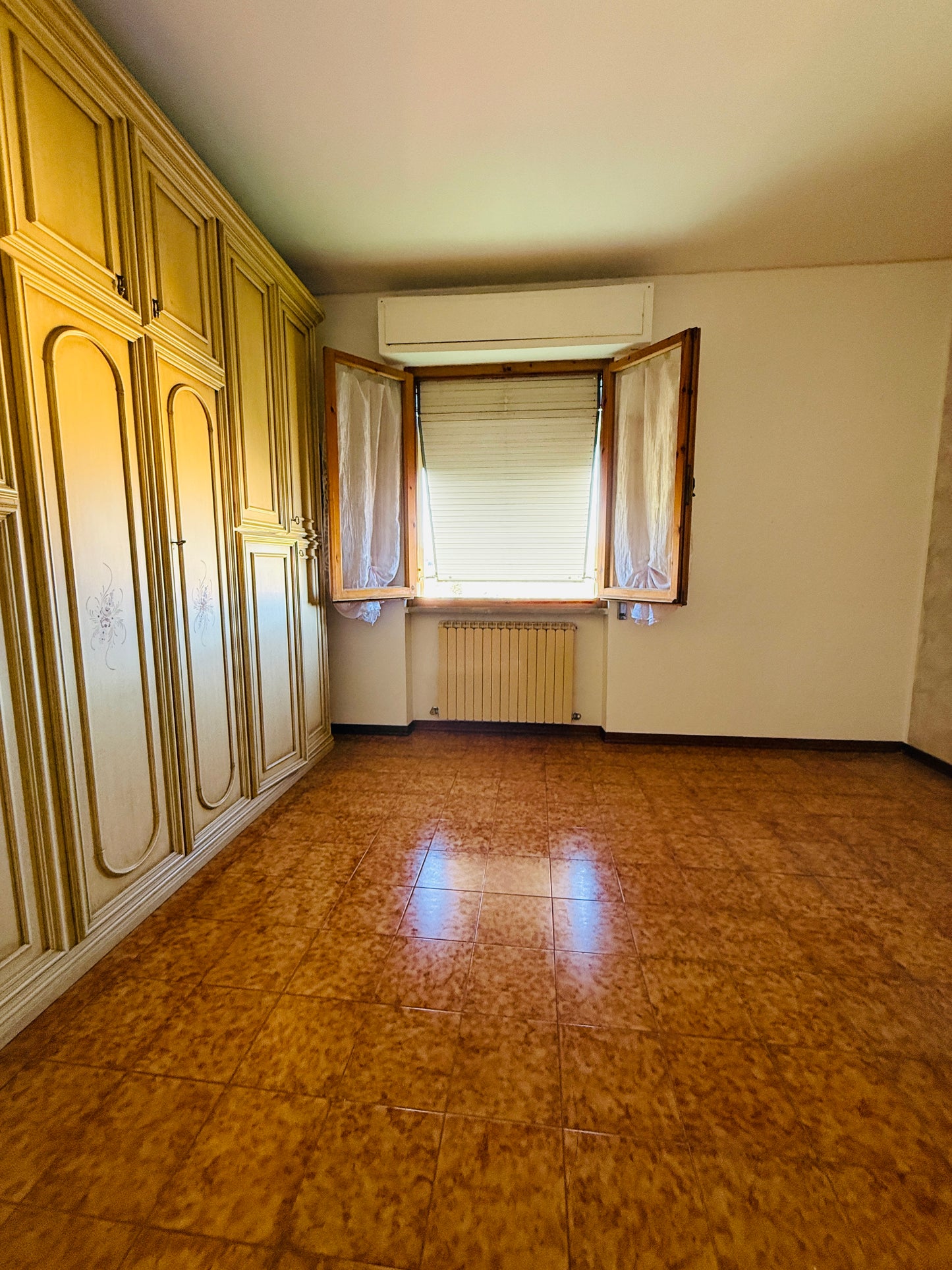 Apartment in a residential area with three bedrooms and two bathrooms
