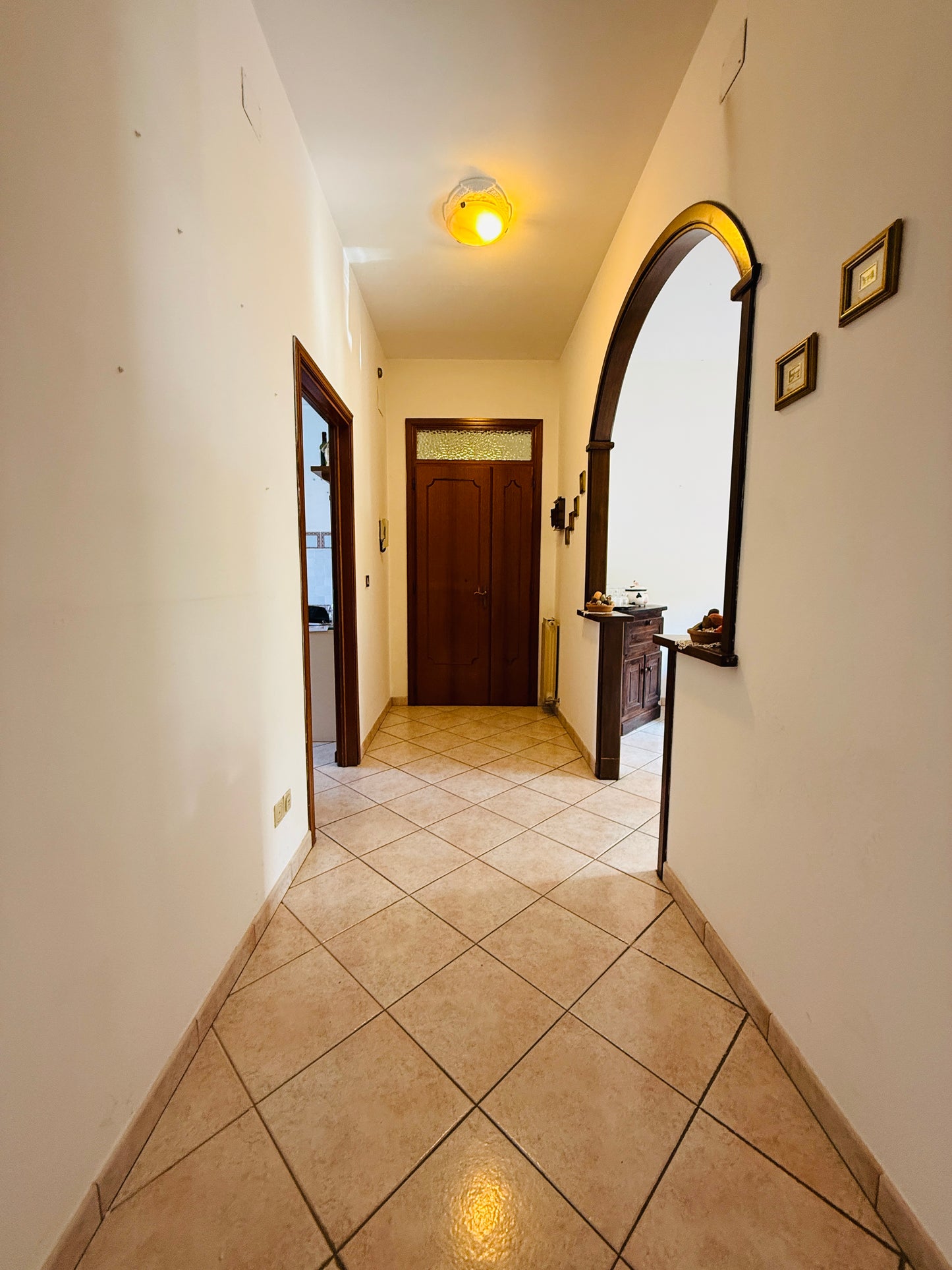 Apartment in a residential area with three bedrooms and two bathrooms