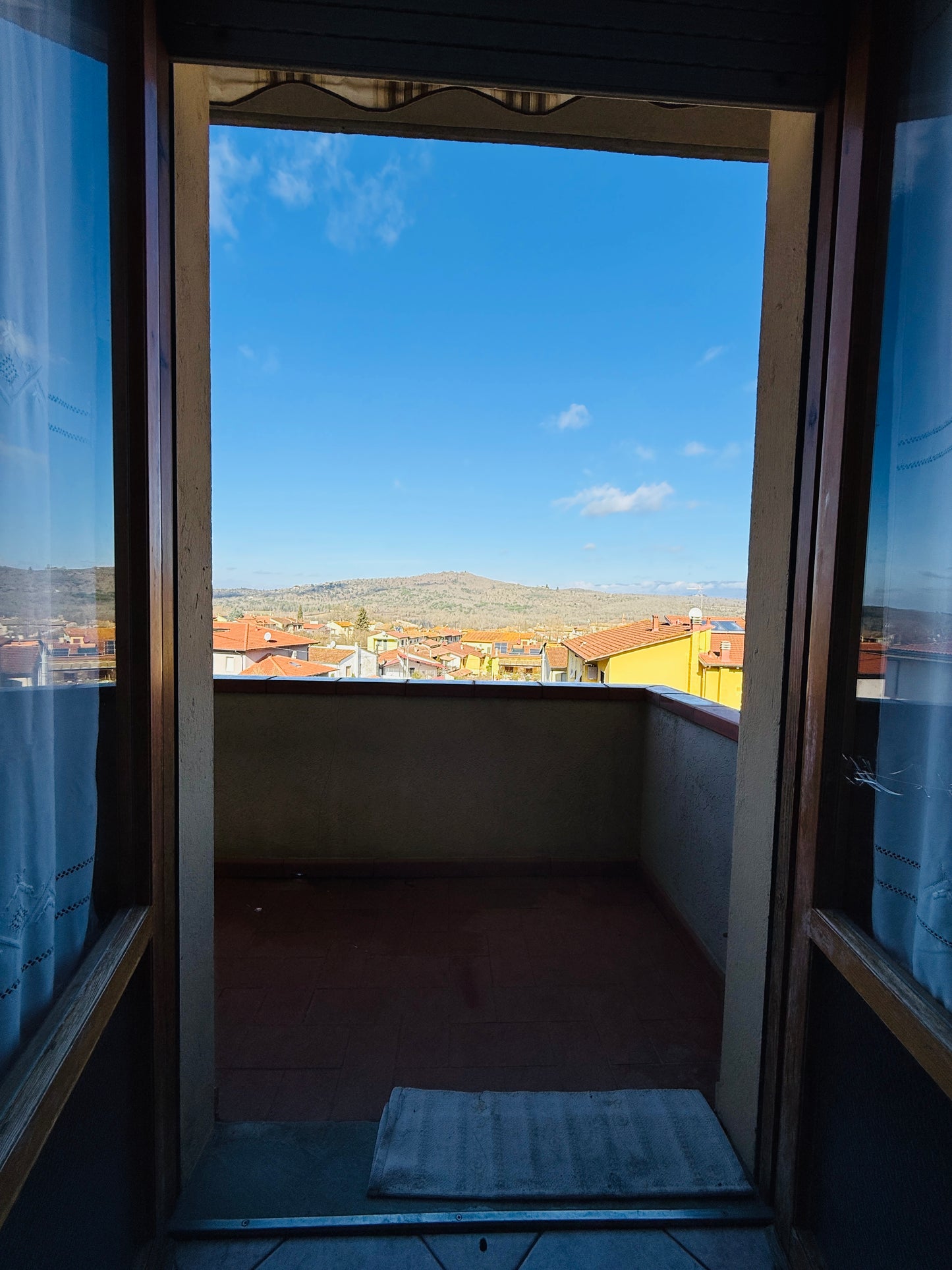 Apartment in a residential area with three bedrooms and two bathrooms