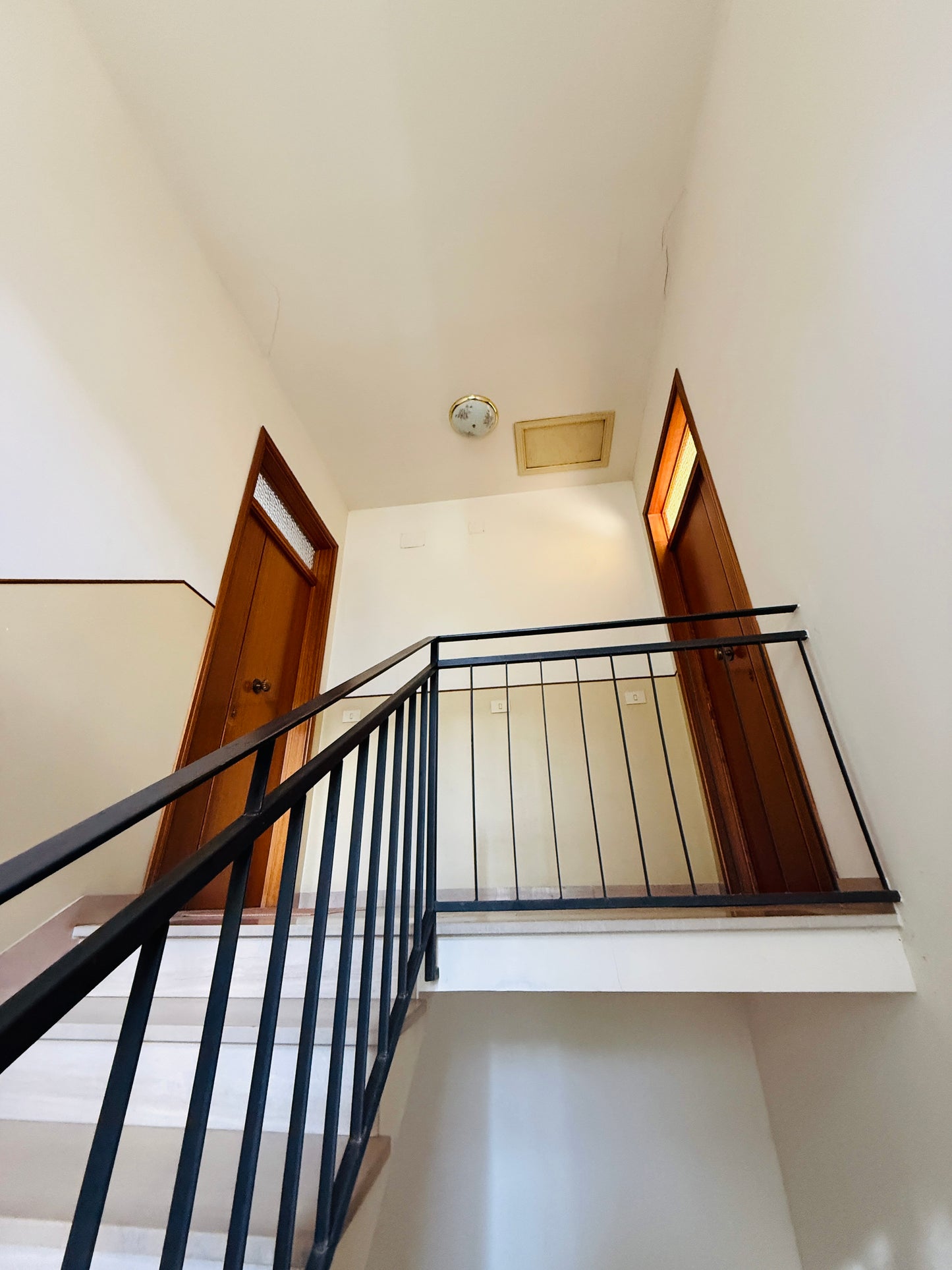 Apartment in a residential area with three bedrooms and two bathrooms