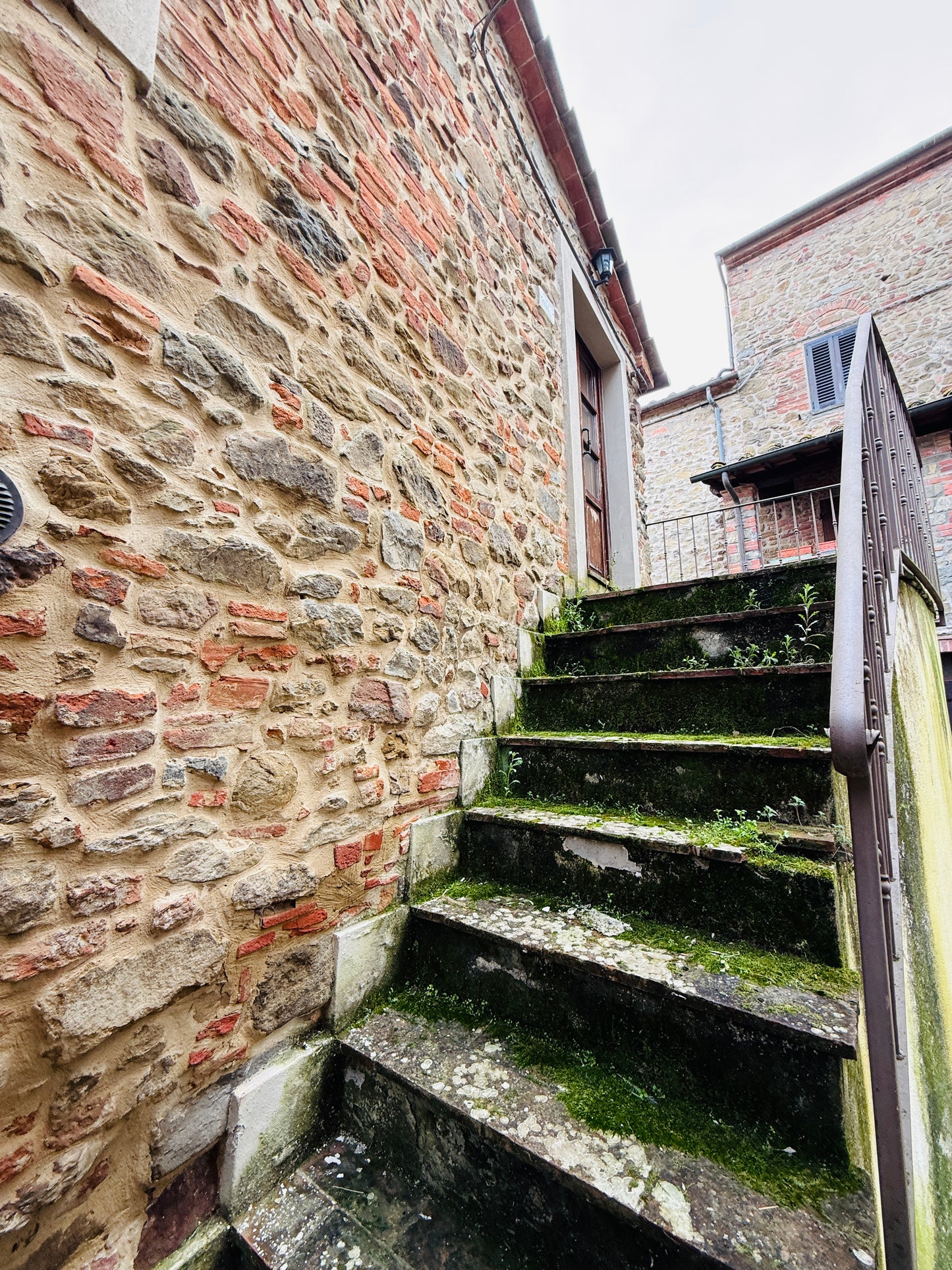 Fully renovated stone house with independent access