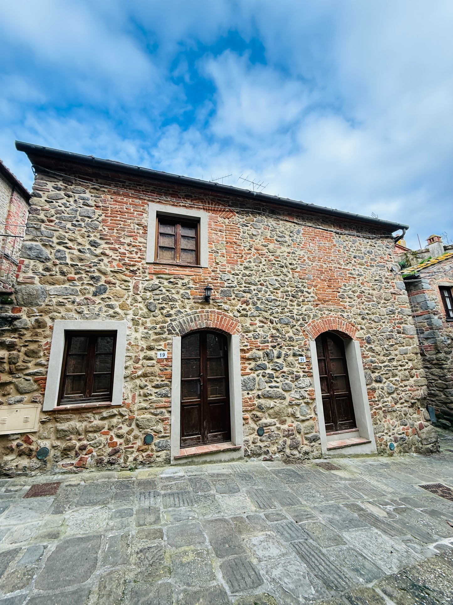 Fully renovated stone house with independent access