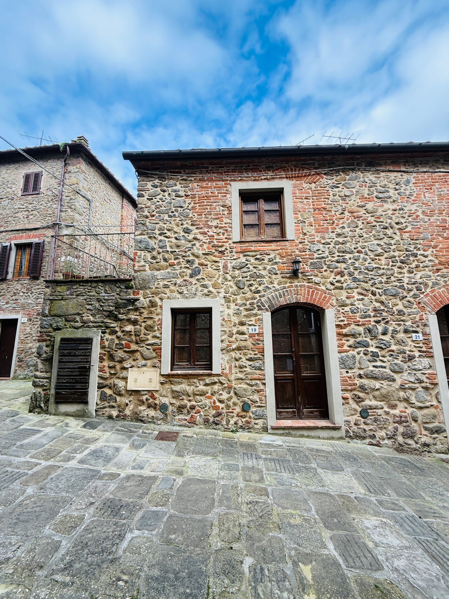 Fully renovated stone house with independent access