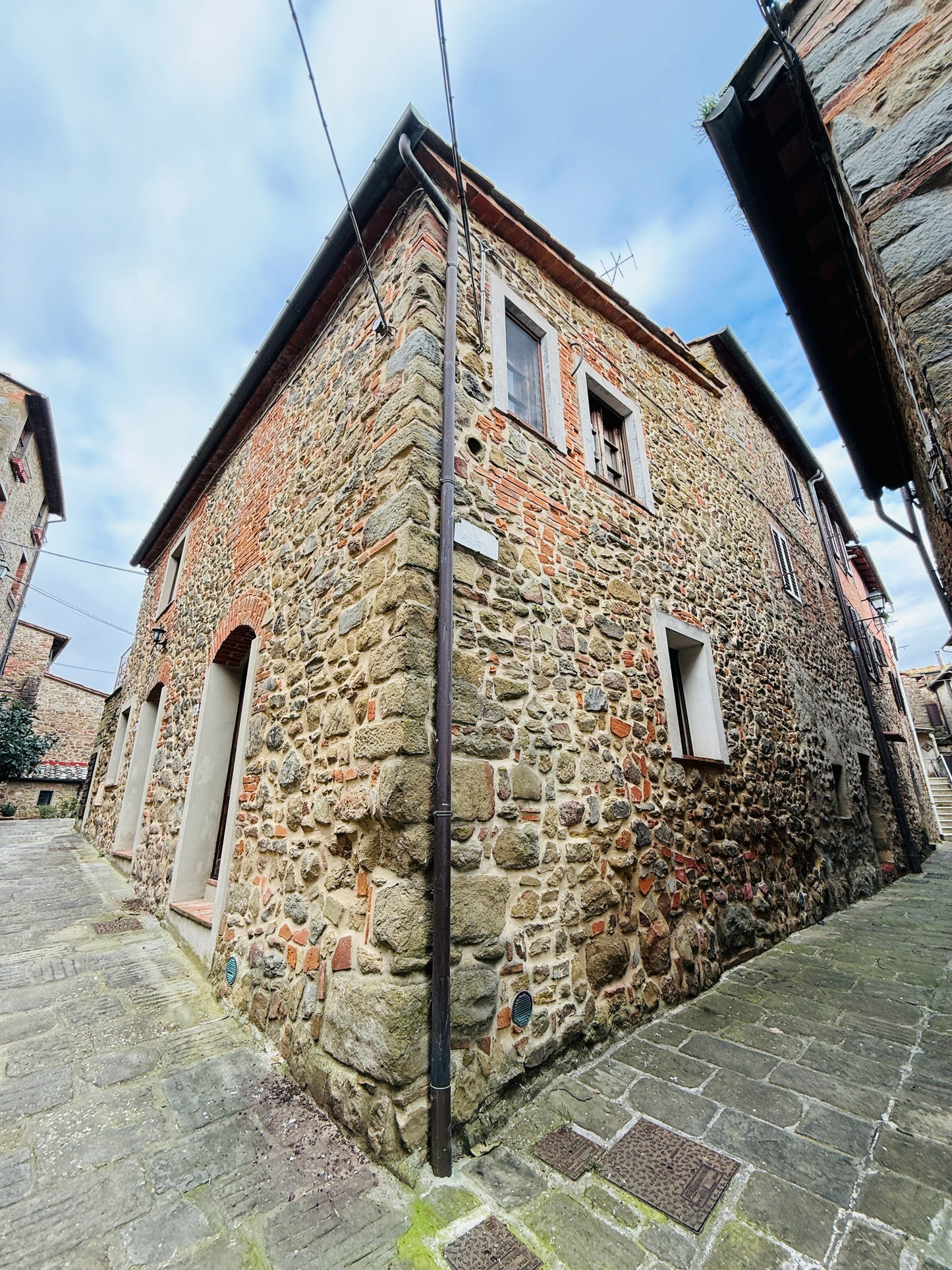 Fully renovated stone house with independent access