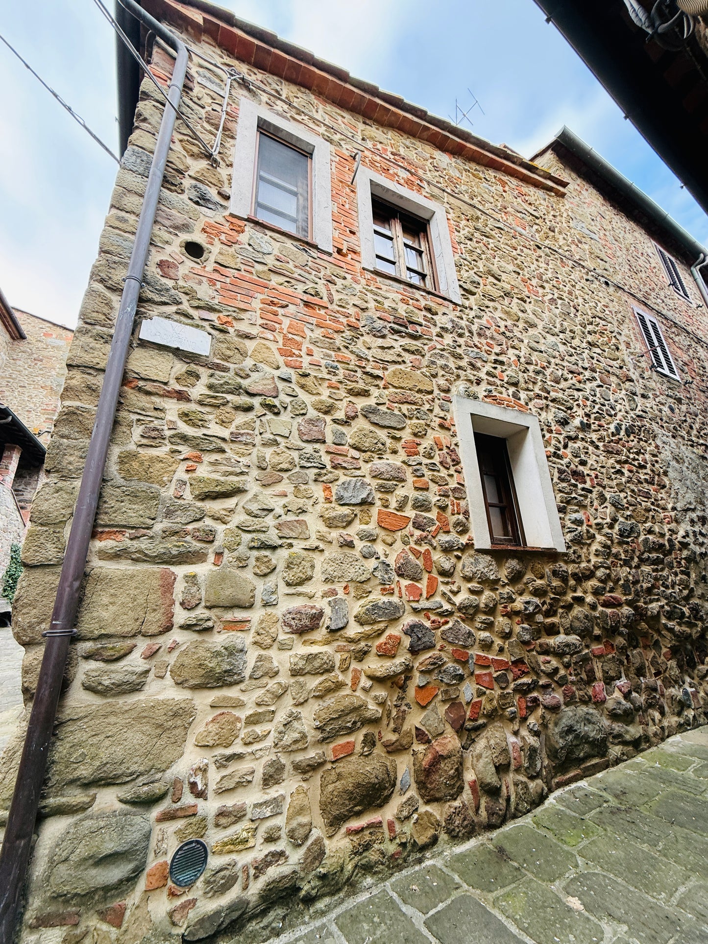 Fully renovated stone house with independent access