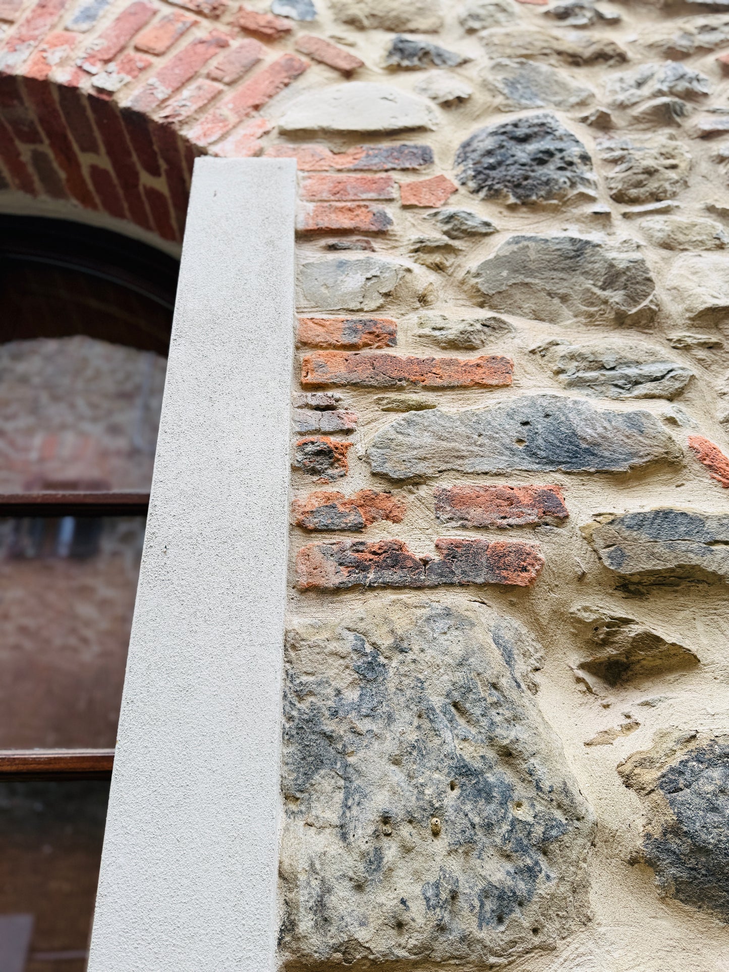 Fully renovated stone house with independent access