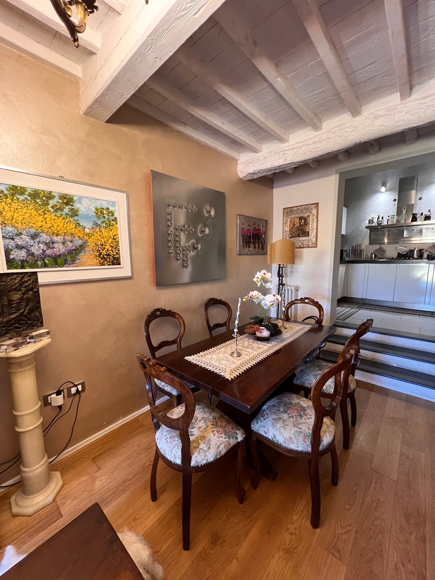 Apartment in a village with two large terraces