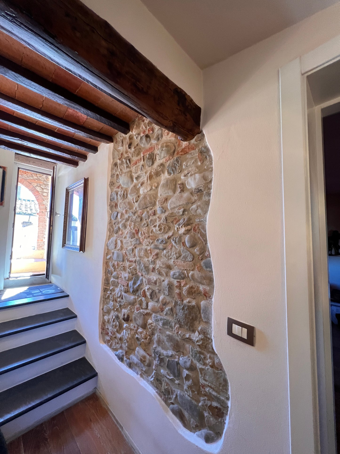Apartment in a village with two large terraces