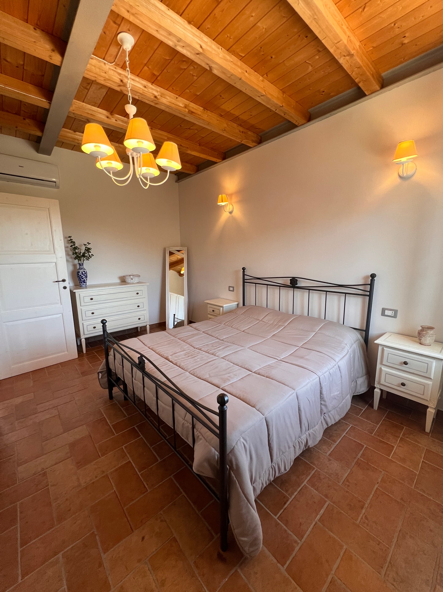 Apartment with one bedroom among the olive groves