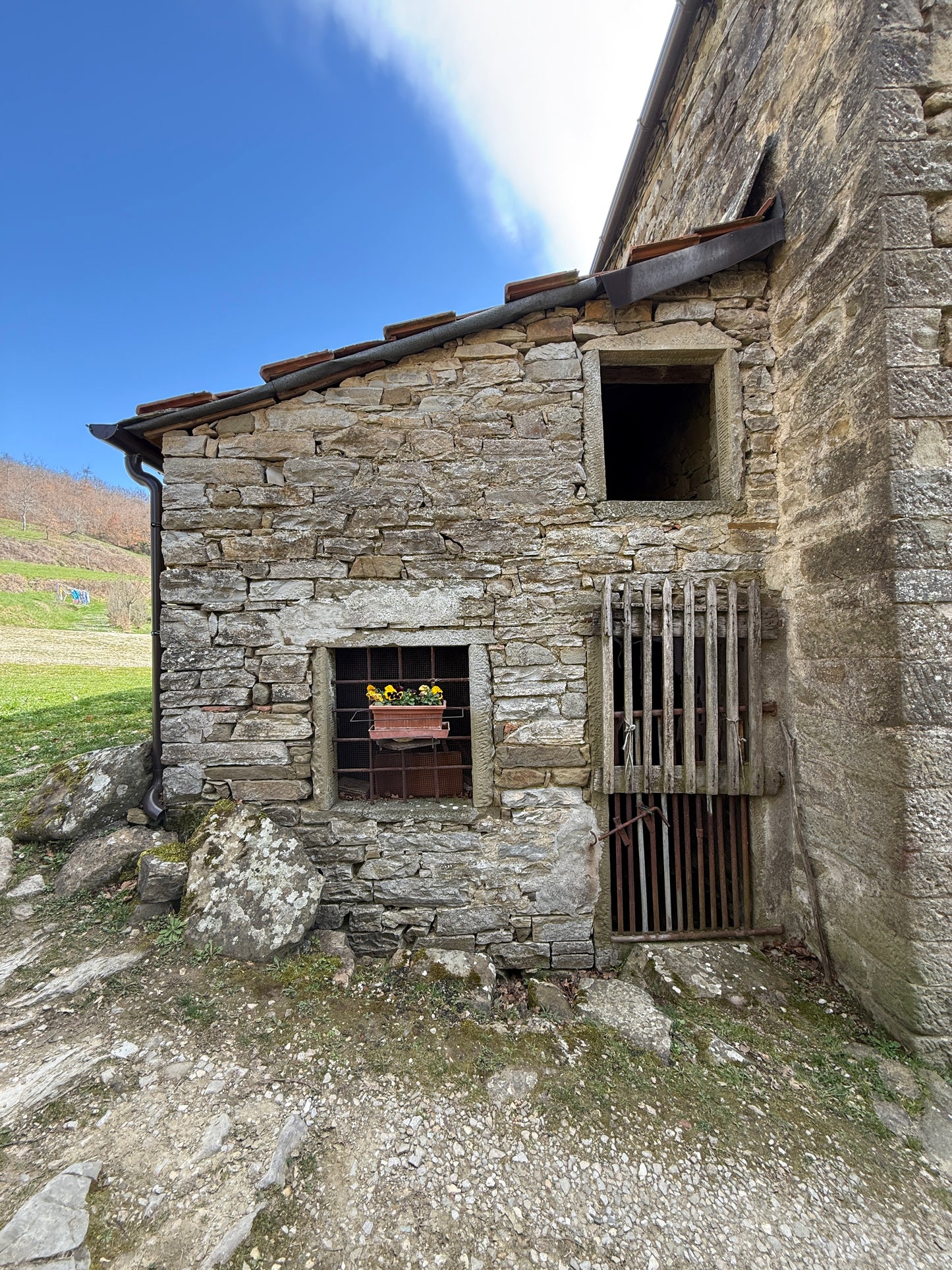 Stone cabin in the heart of nature - mountain village