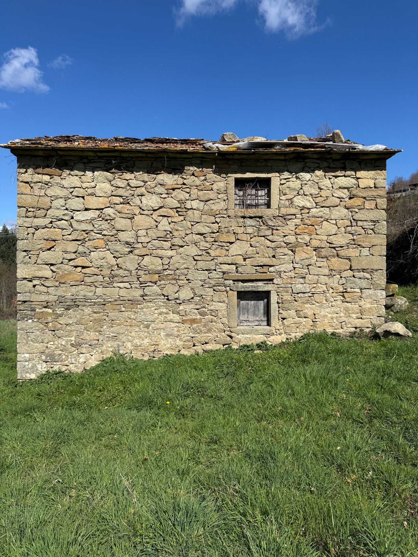 Stone cabin in the heart of nature - mountain village