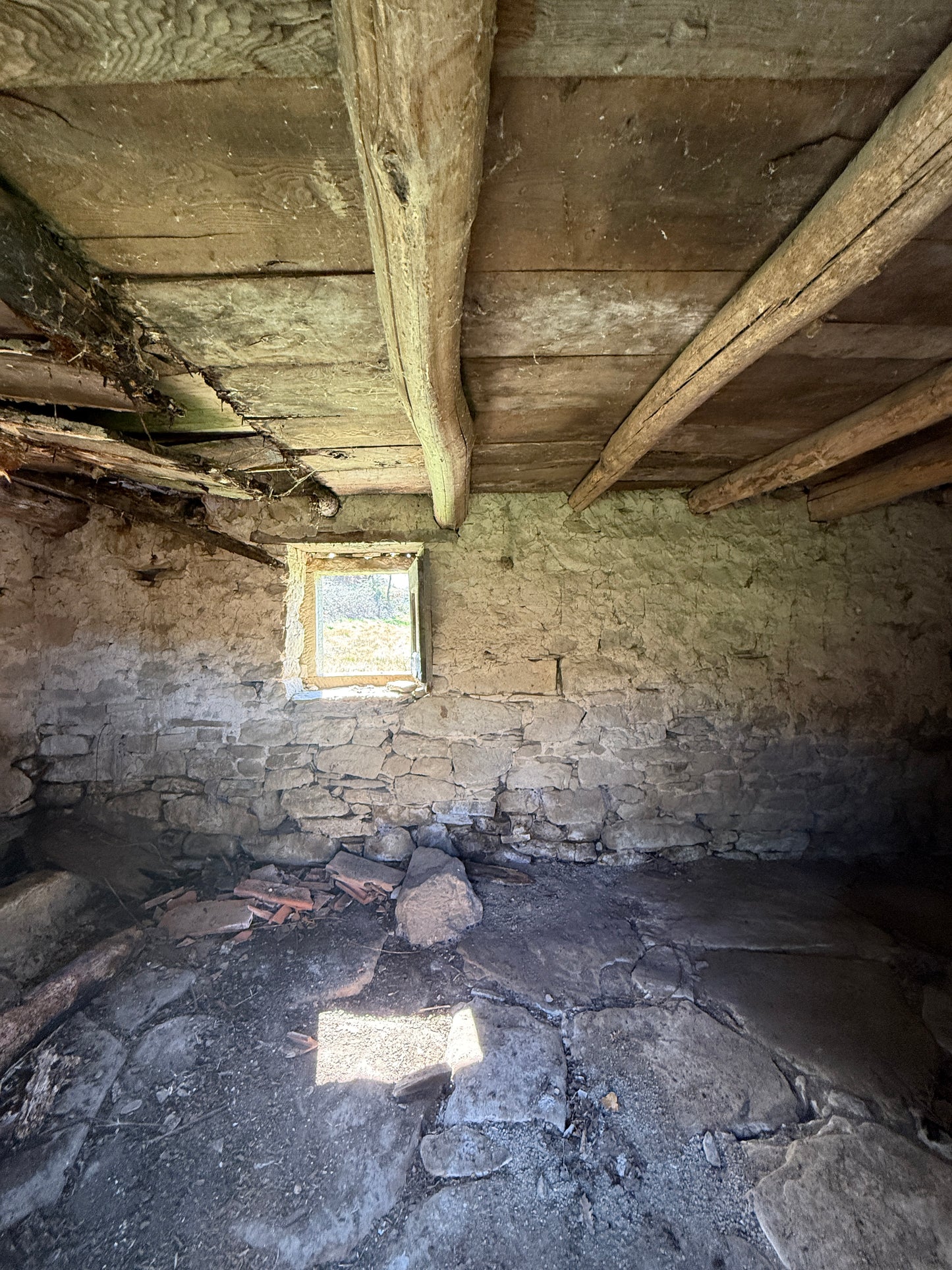 Stone cabin in the heart of nature - mountain village