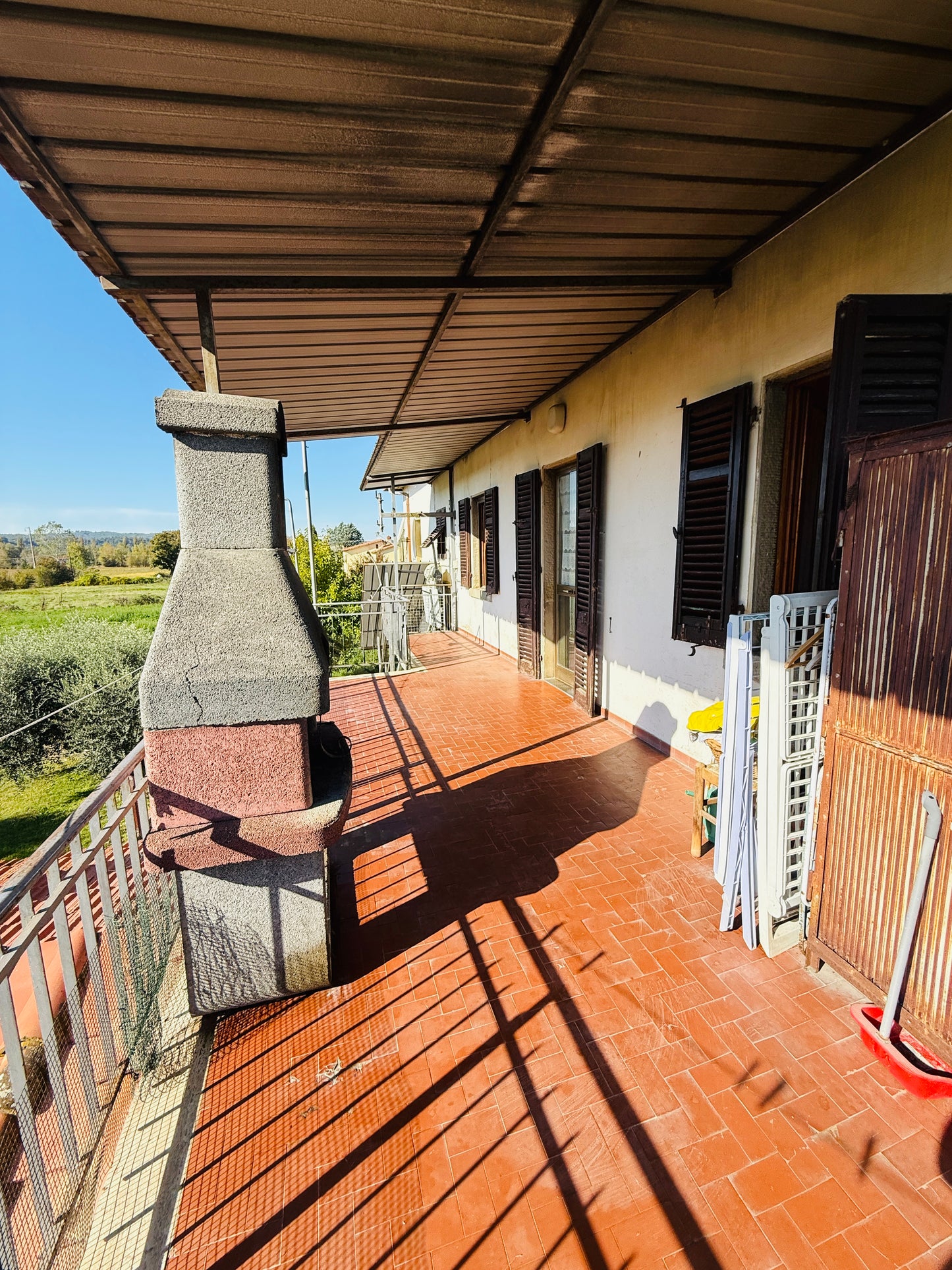 Detached house with garage, warehouse and outdoor space