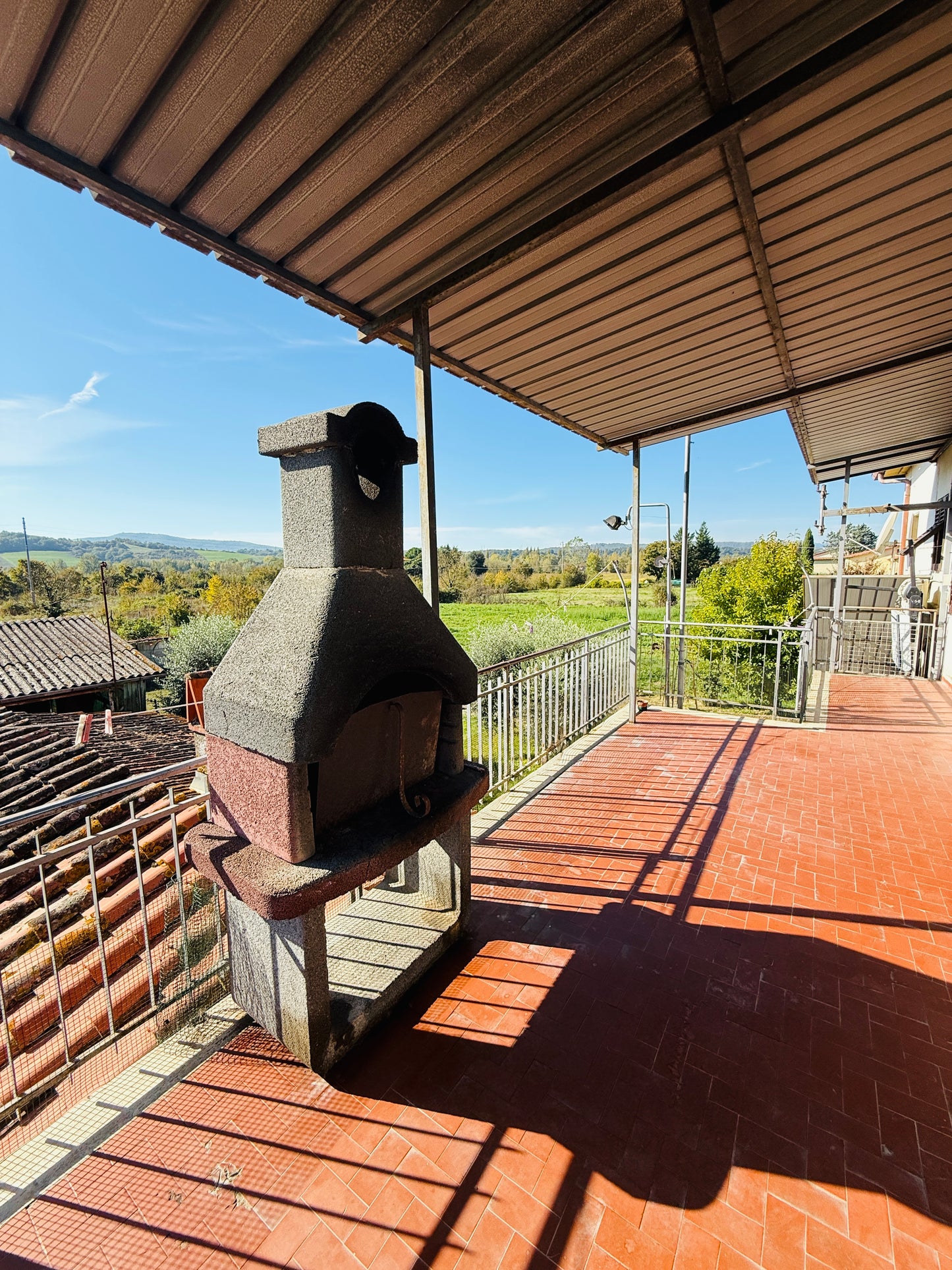 Detached house with garage, warehouse and outdoor space