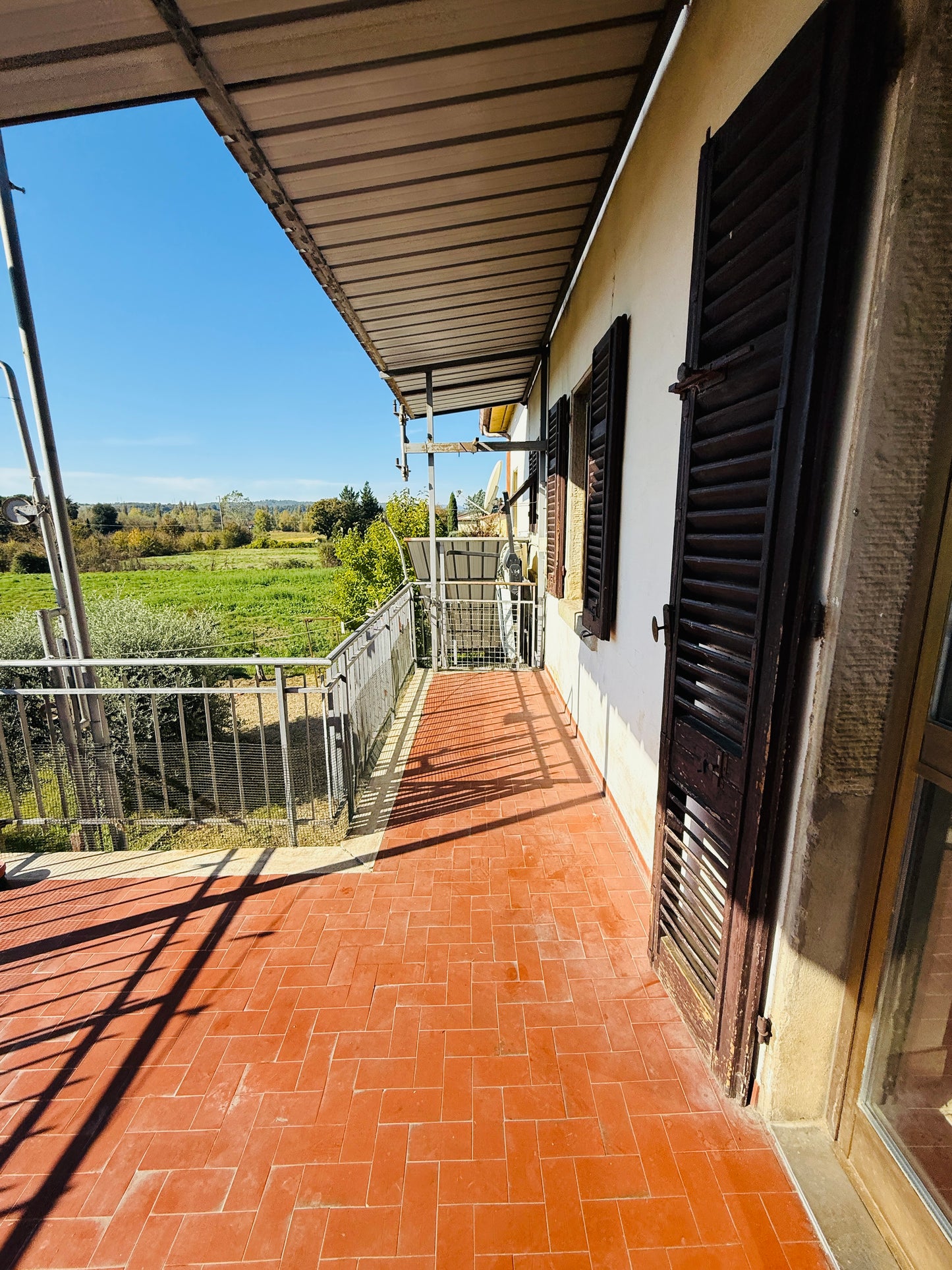 Detached house with garage, warehouse and outdoor space