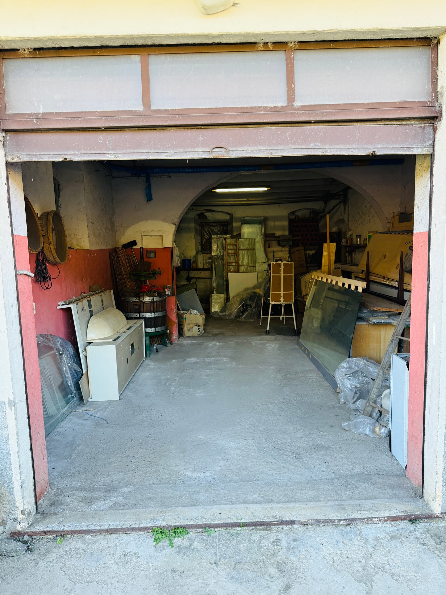 Detached house with garage, warehouse and outdoor space