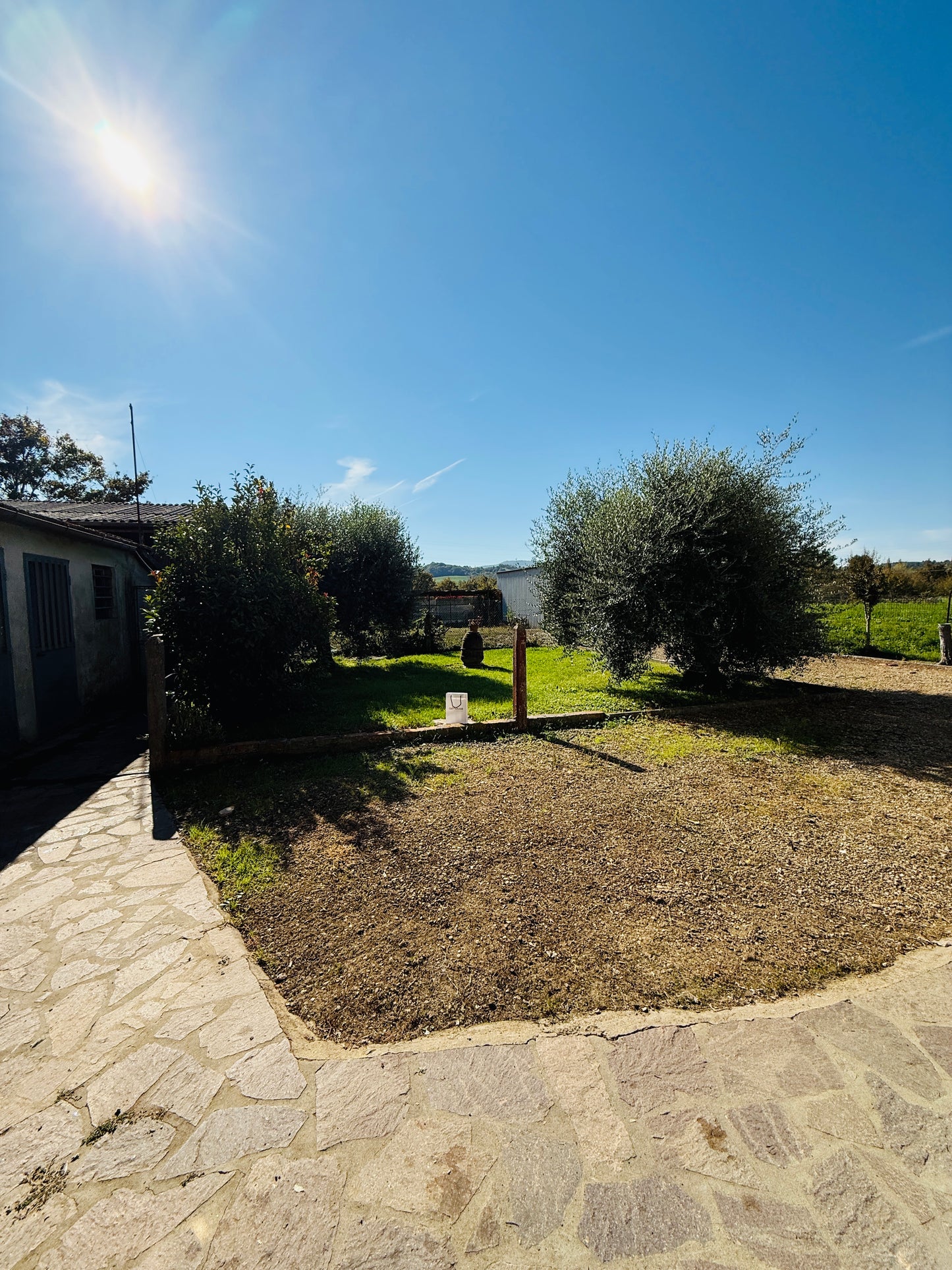 Detached house with garage, warehouse and outdoor space