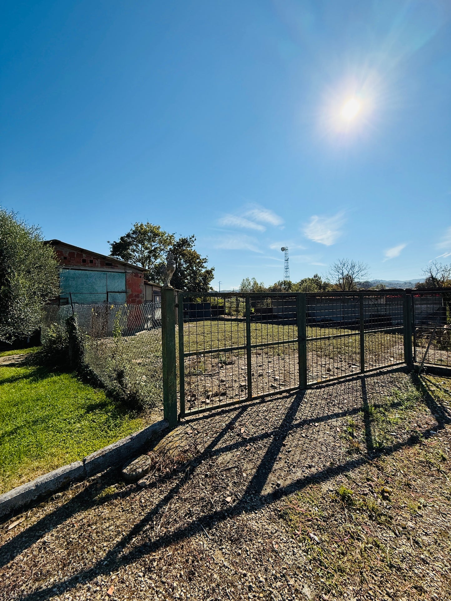 Detached house with garage, warehouse and outdoor space