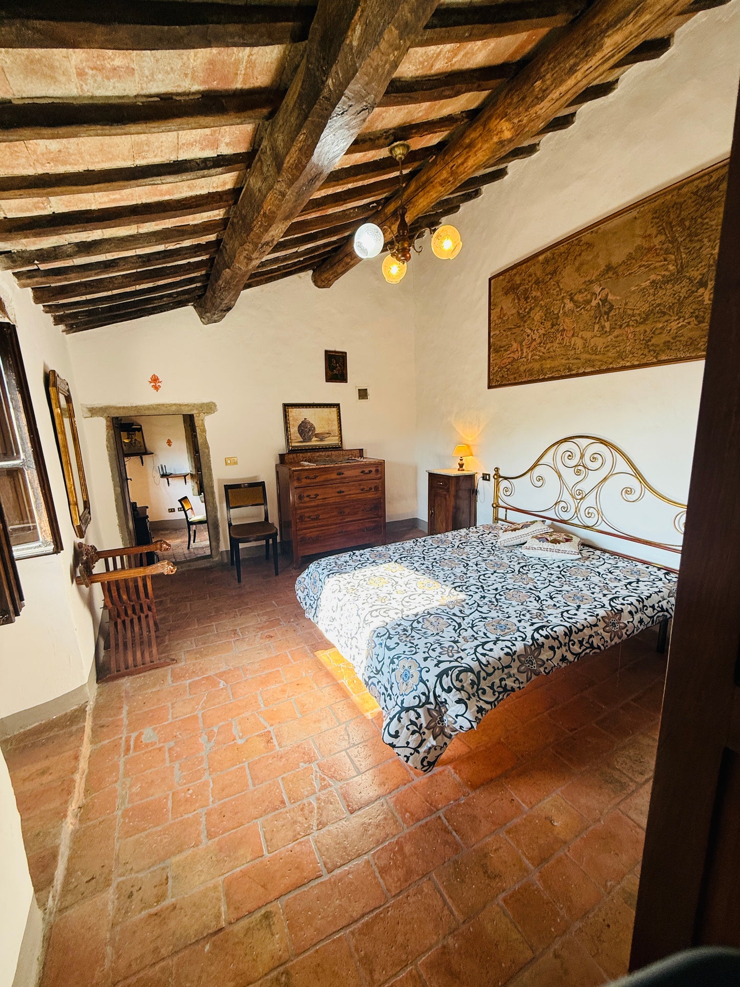 Portion of a castle ready to move into, 3 km from the centre of Anghiari