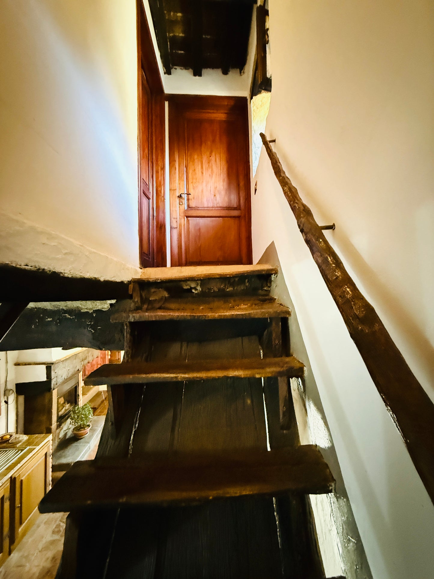 Portion of a castle ready to move into, 3 km from the centre of Anghiari