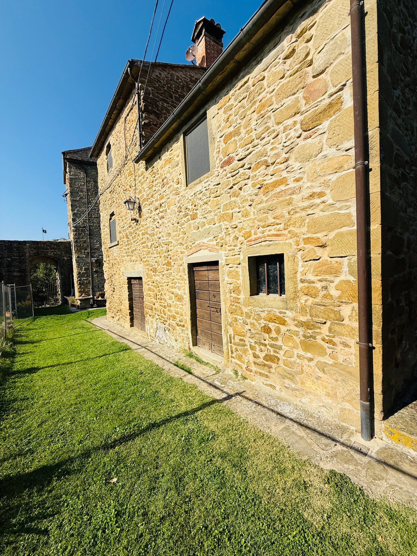 Portion of a castle ready to move into, 3 km from the centre of Anghiari