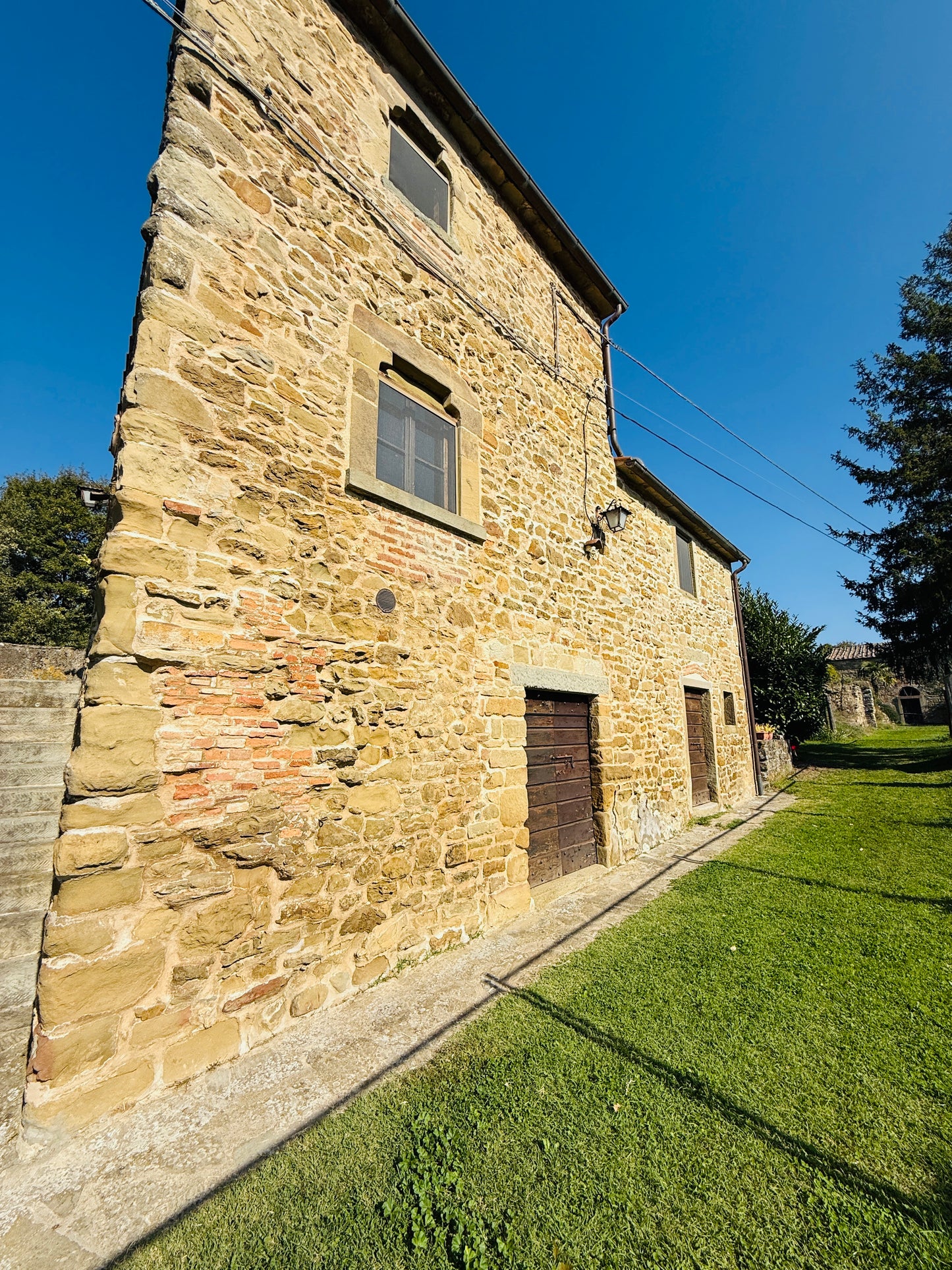 Portion of a castle ready to move into, 3 km from the centre of Anghiari