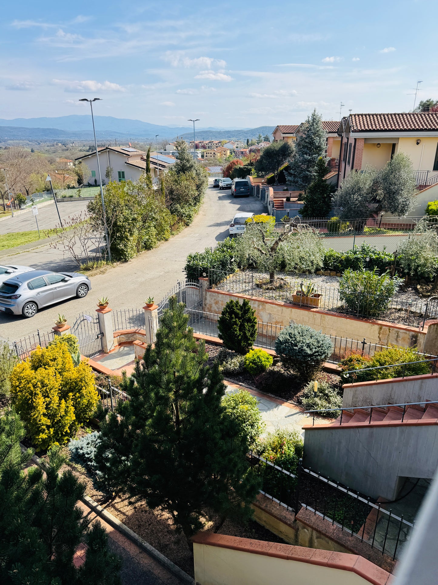 UNDER CONTRACT 130 + triple garage + 2 terrace + garden