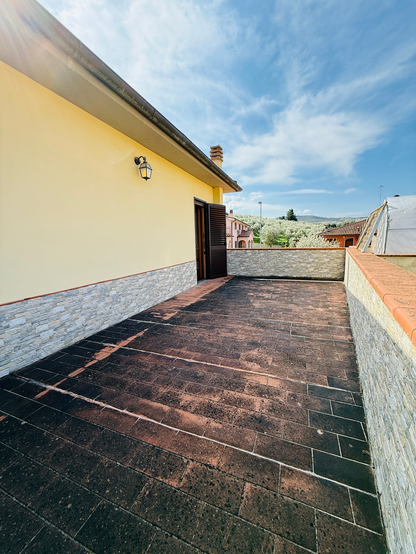 UNDER CONTRACT 130 + triple garage + 2 terrace + garden