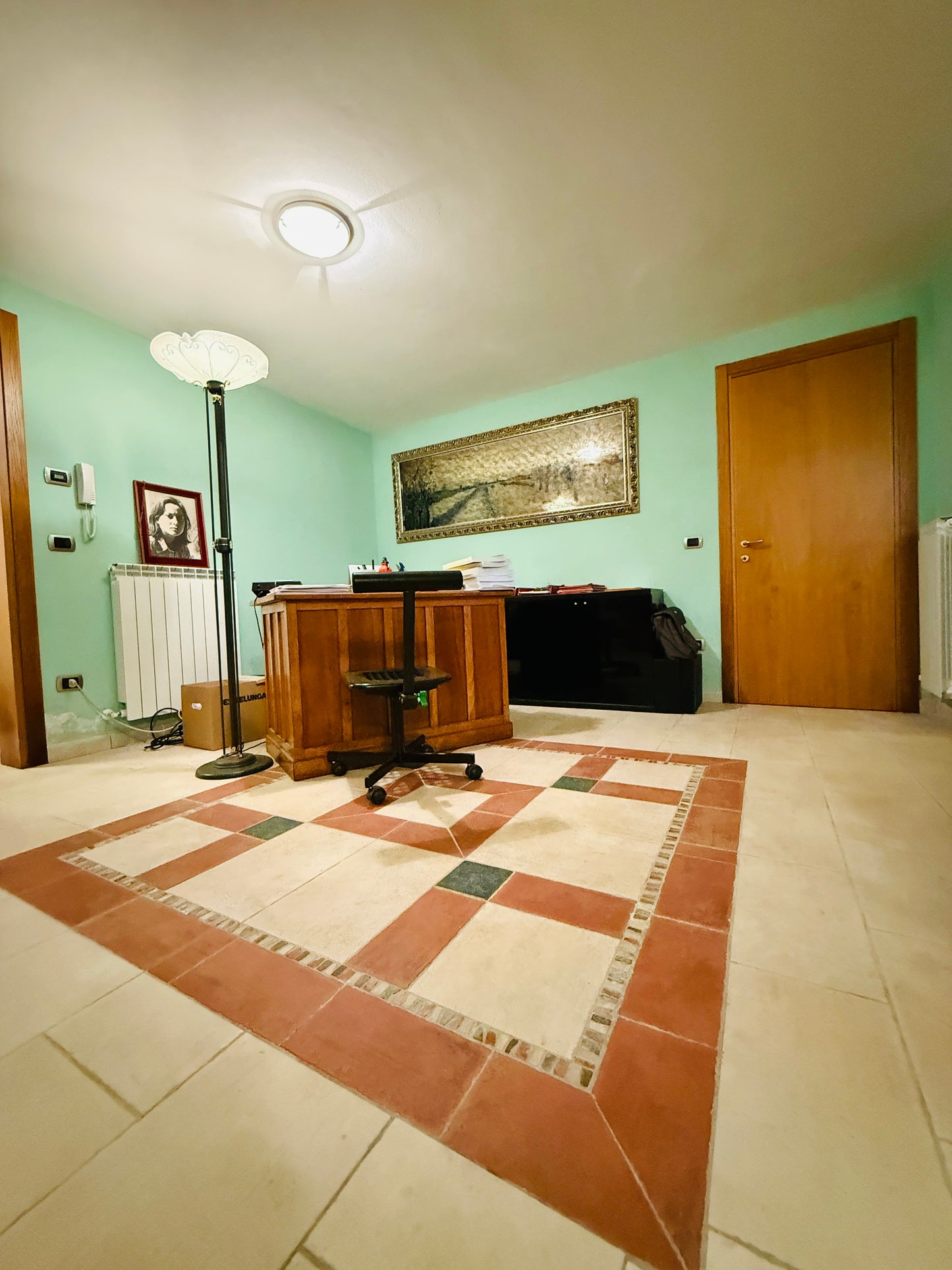 UNDER CONTRACT 130 + triple garage + 2 terrace + garden